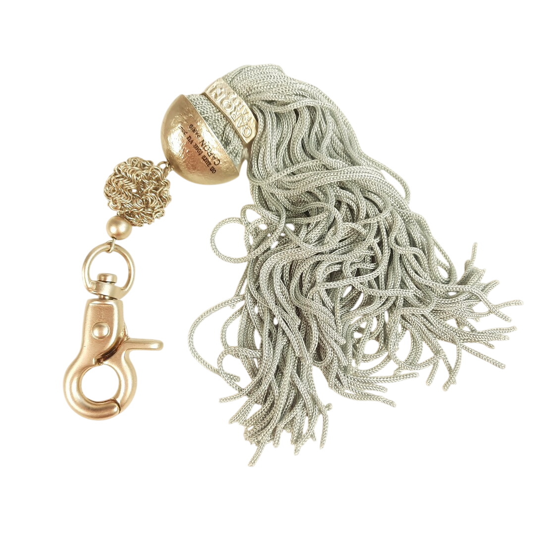 BIJOU de sac "CARON" en métal argenté et passementerie grise  -  reconditionné disponible sur Label Emmaüs