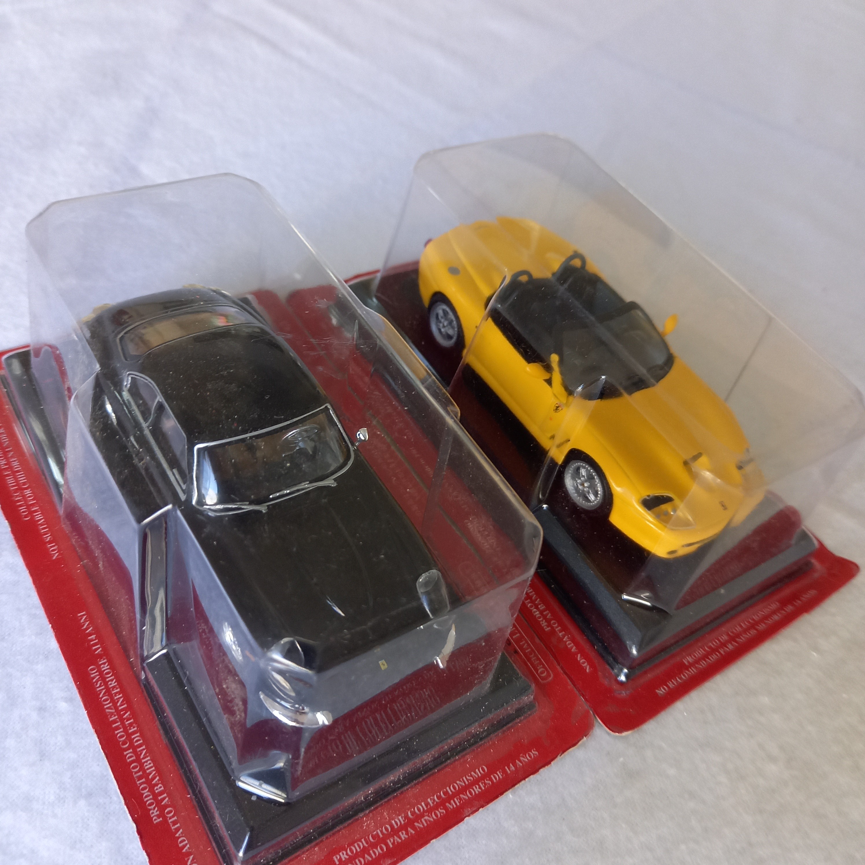 Deux voitures miniatures Collection Ferrari Comme neuf - Vue 6 - 