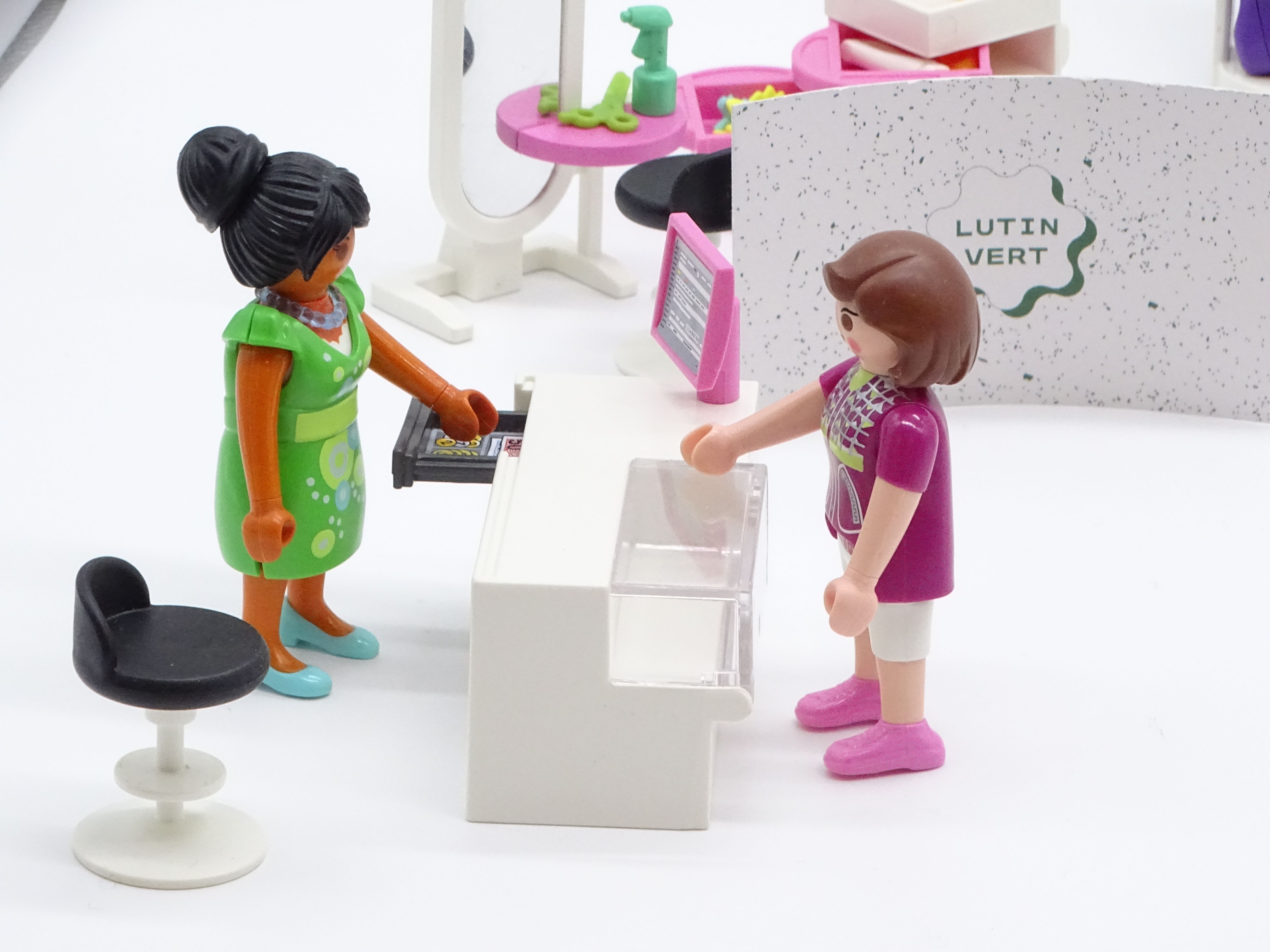 Voir photo 3 de Playmobil pièce unique « Chez la coiffeuse » d'occasion PLAYMOBIL - Dès 4 ans | Ref 13467 Playmobil pièce unique « Chez la coiffeuse » d'occasion PLAYMOBIL - Dès 4 ans | Ref 13467 Très bon état - Vue 3 -