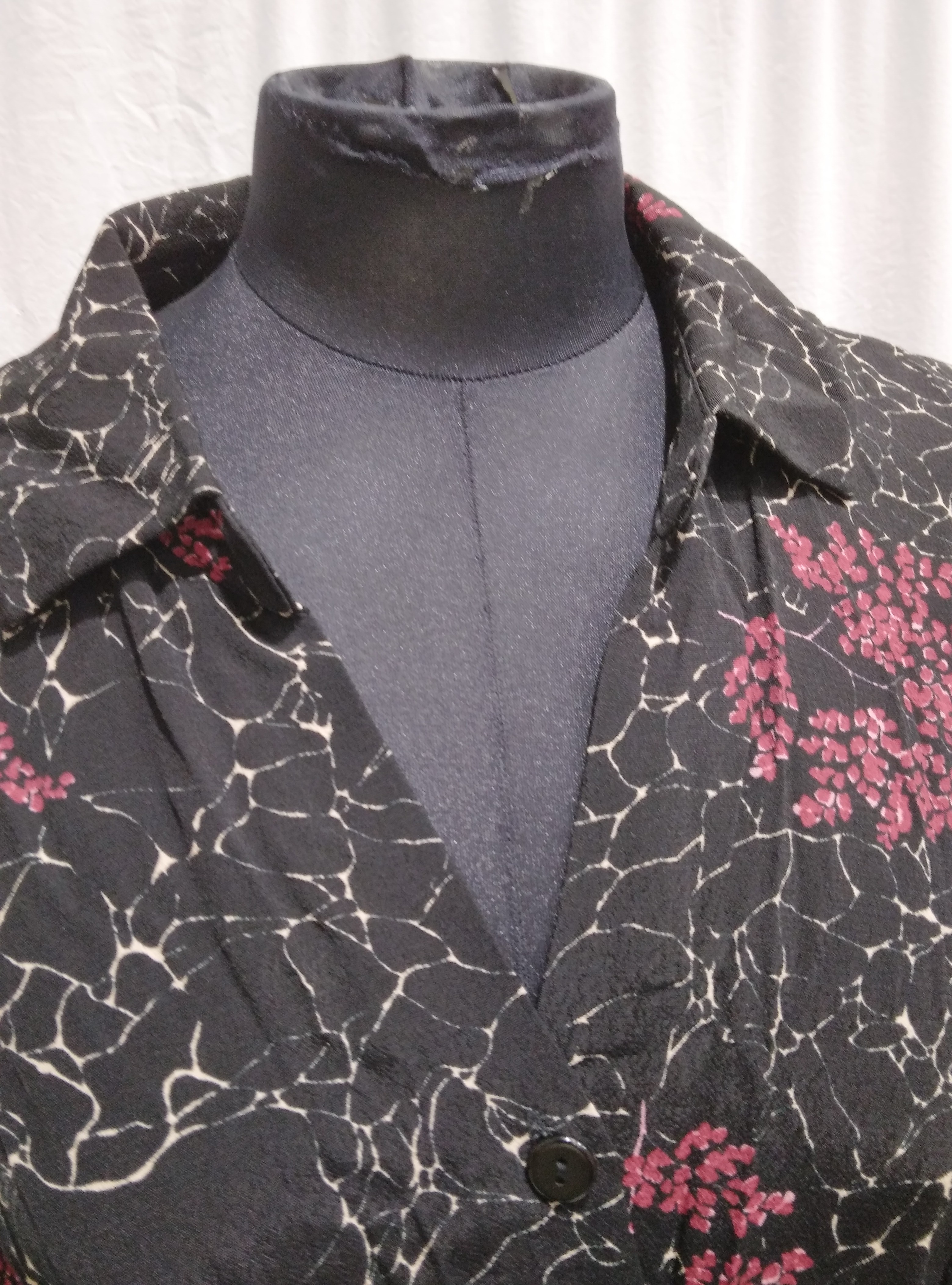 Voir photo 8 de Robe cintrée + ceinture noire imprimé végétal bordeaux, Nice Things - 42 Robe cintrée + ceinture noire imprimé végétal bordeaux, Nice Things - 42 Comme neuf - Vue 8 -