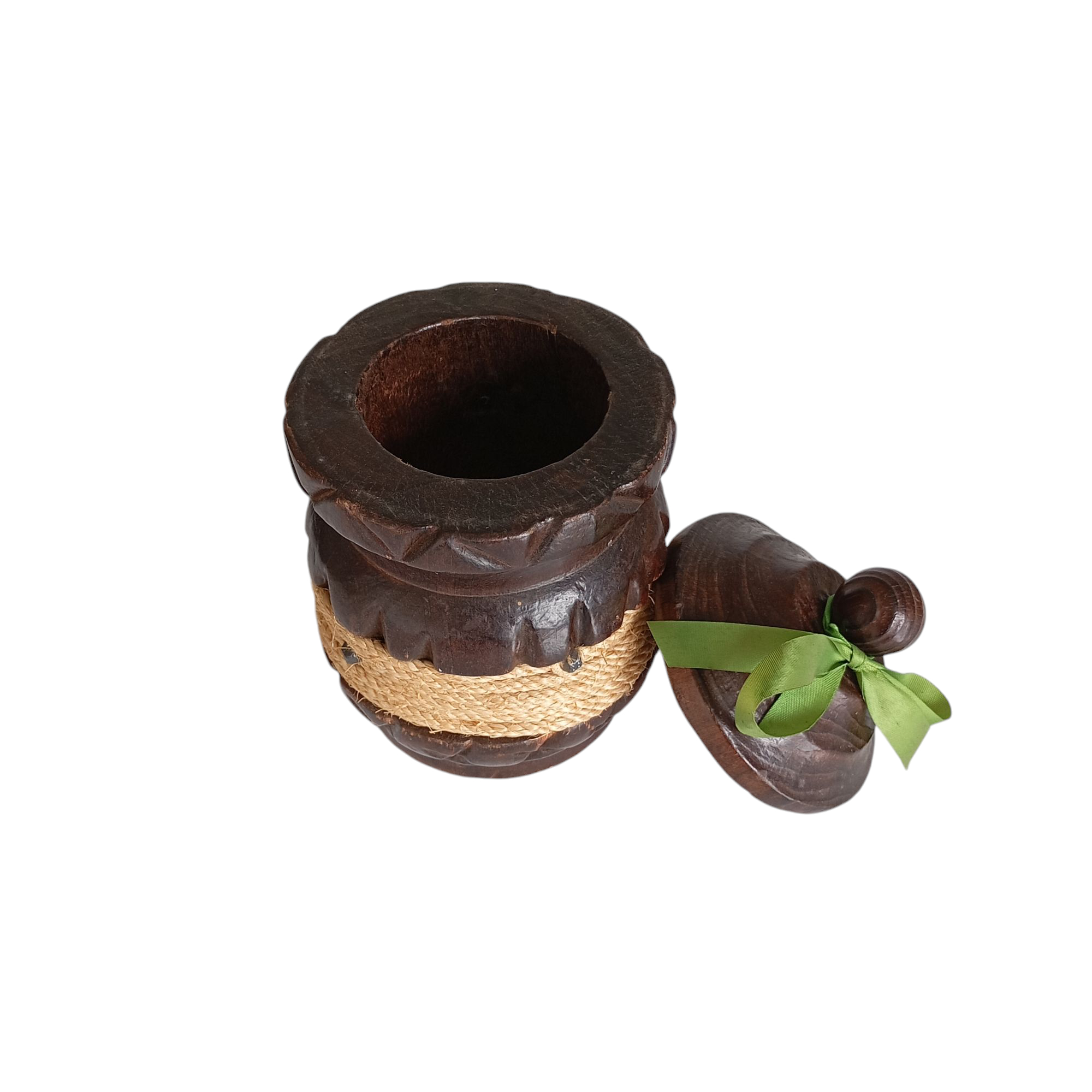 Pot en bois sculpté 