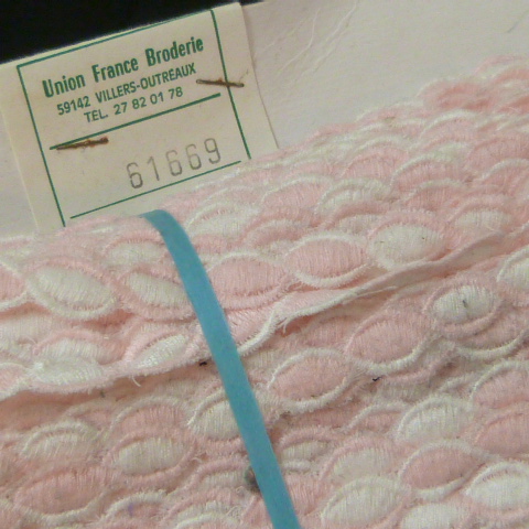 Dentelle Dimensions: Longueur  13m80  Largeur  1.3 cm Union France Broderie Villers  - Vue 4 - 