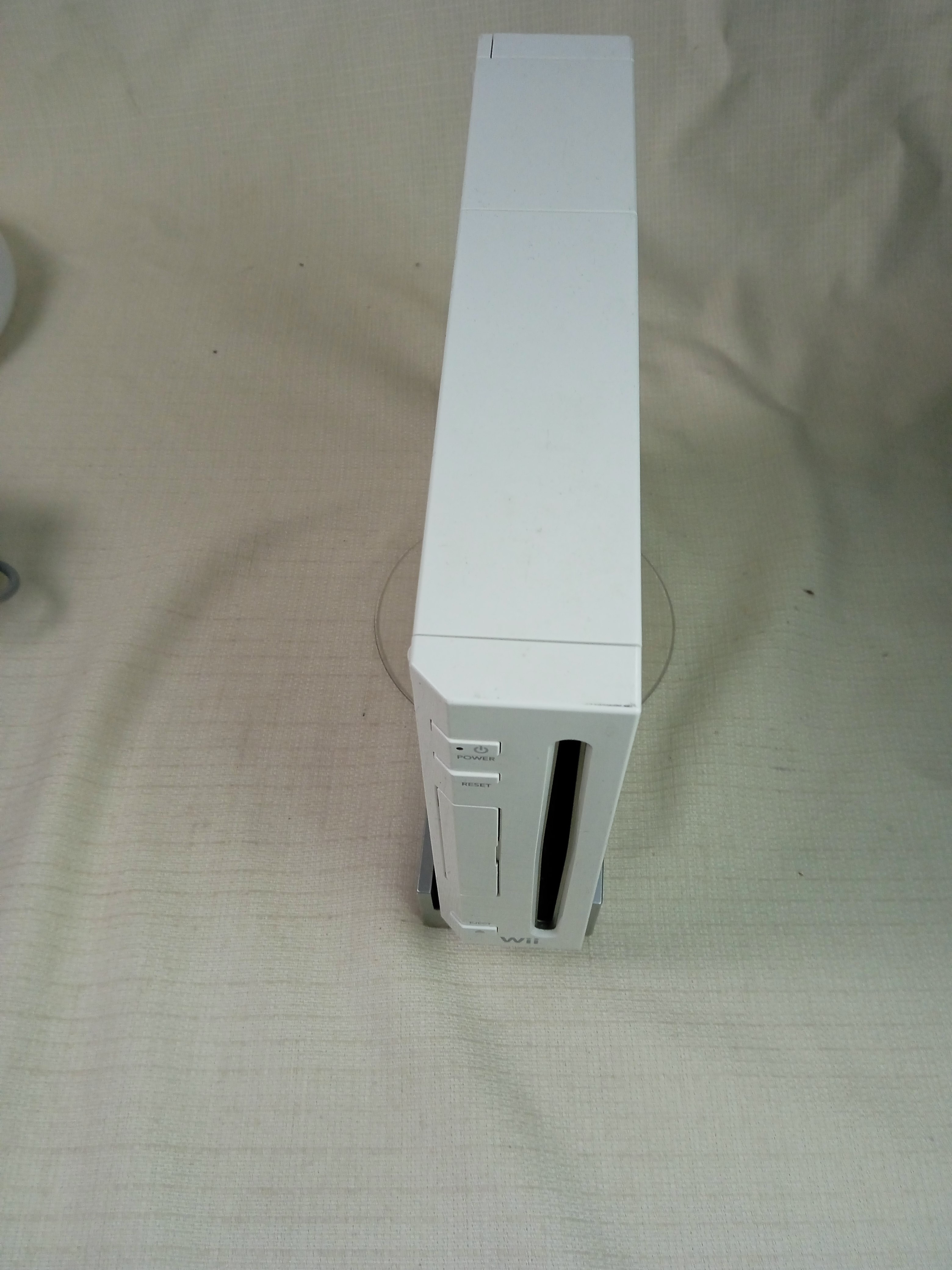Acheter Console Wii avec deux manettes ( Wiimote et Wii nunchuck) et trois volants Bon état - 50,00 € Console Wii avec deux manettes ( Wiimote et Wii nunchuck) et trois volants Bon état - reconditionné disponible sur Label Emmaüs