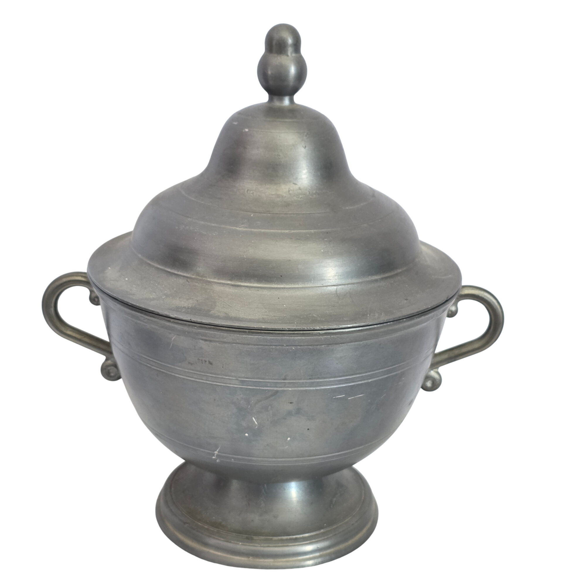 Acheter Soupière ancienne en étain - 12,00 € Soupière ancienne en étain - reconditionné disponible sur Label Emmaüs