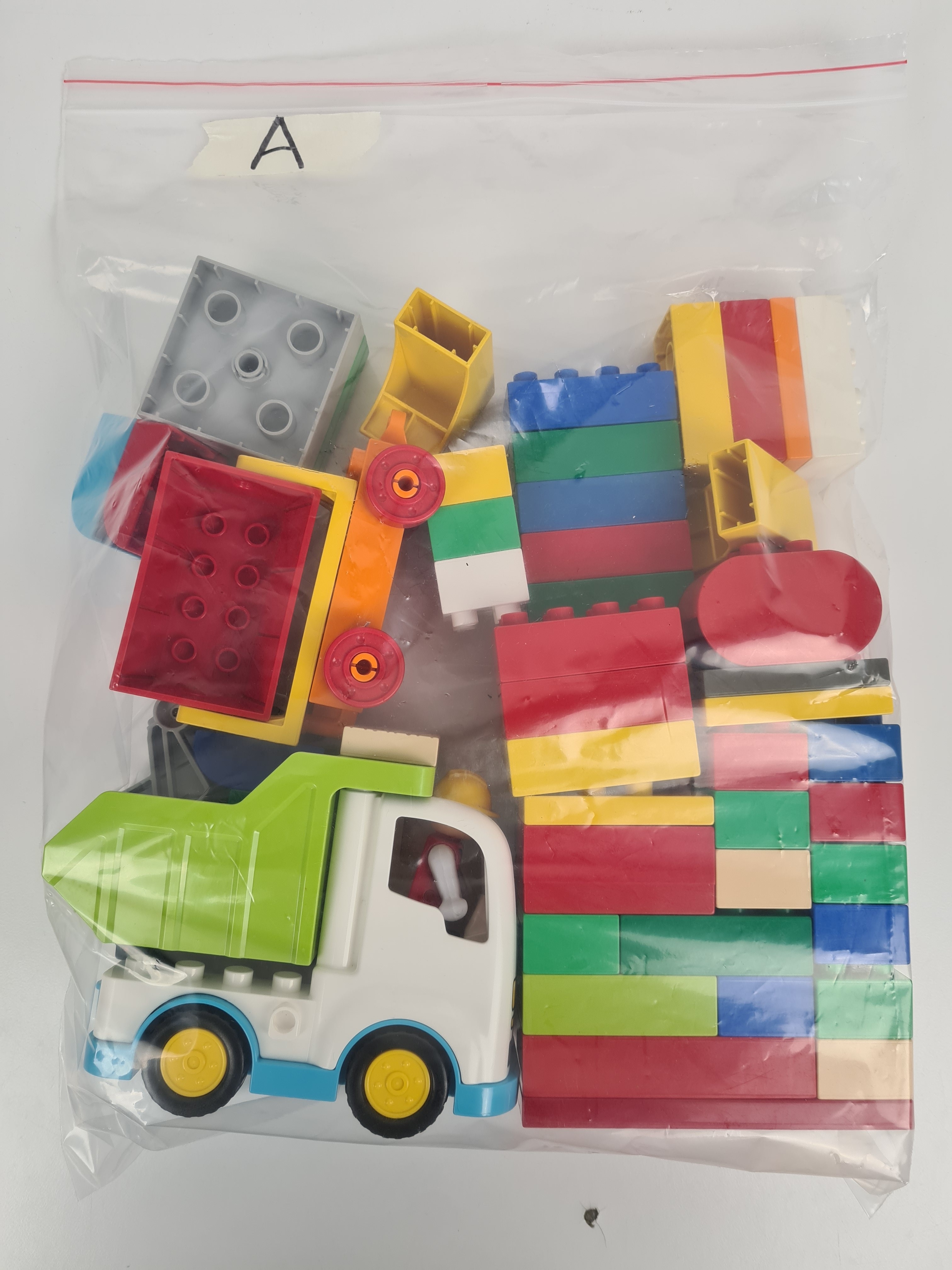 Lego Duplo - Sachet 1kg de blocs de construction en vrac avec 1 voiture et 1 véhicule - +12 mois - Photo 0