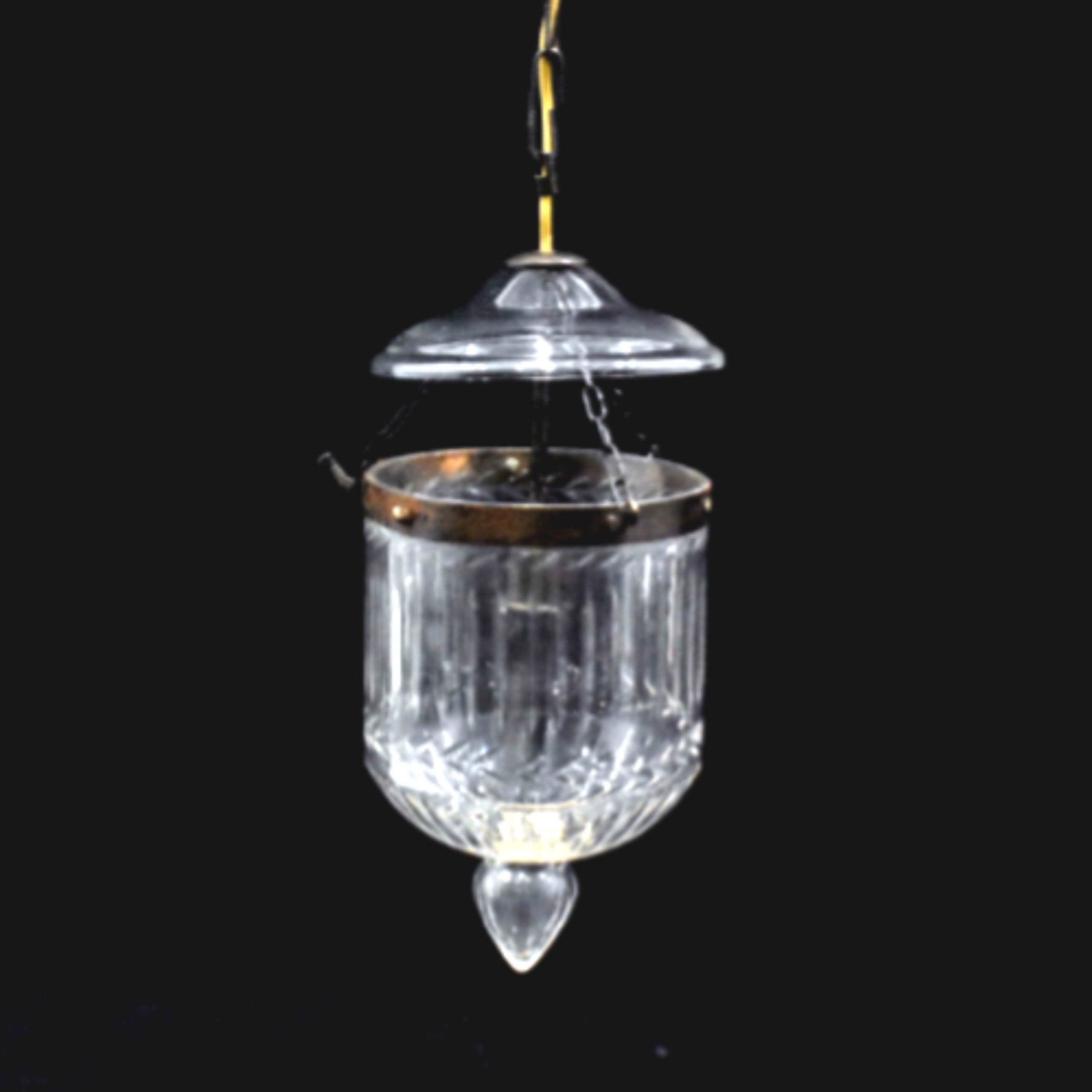 Acheter Lanterne Suspendue Chehoma® - Esprit Colonial des Indes - Verre Taillé & Laiton doré Bon état - 100,00 € Lanterne Suspendue Chehoma® - Esprit Colonial des Indes - Verre Taillé & Laiton doré Bon état - reconditionné disponible sur Label Emmaüs