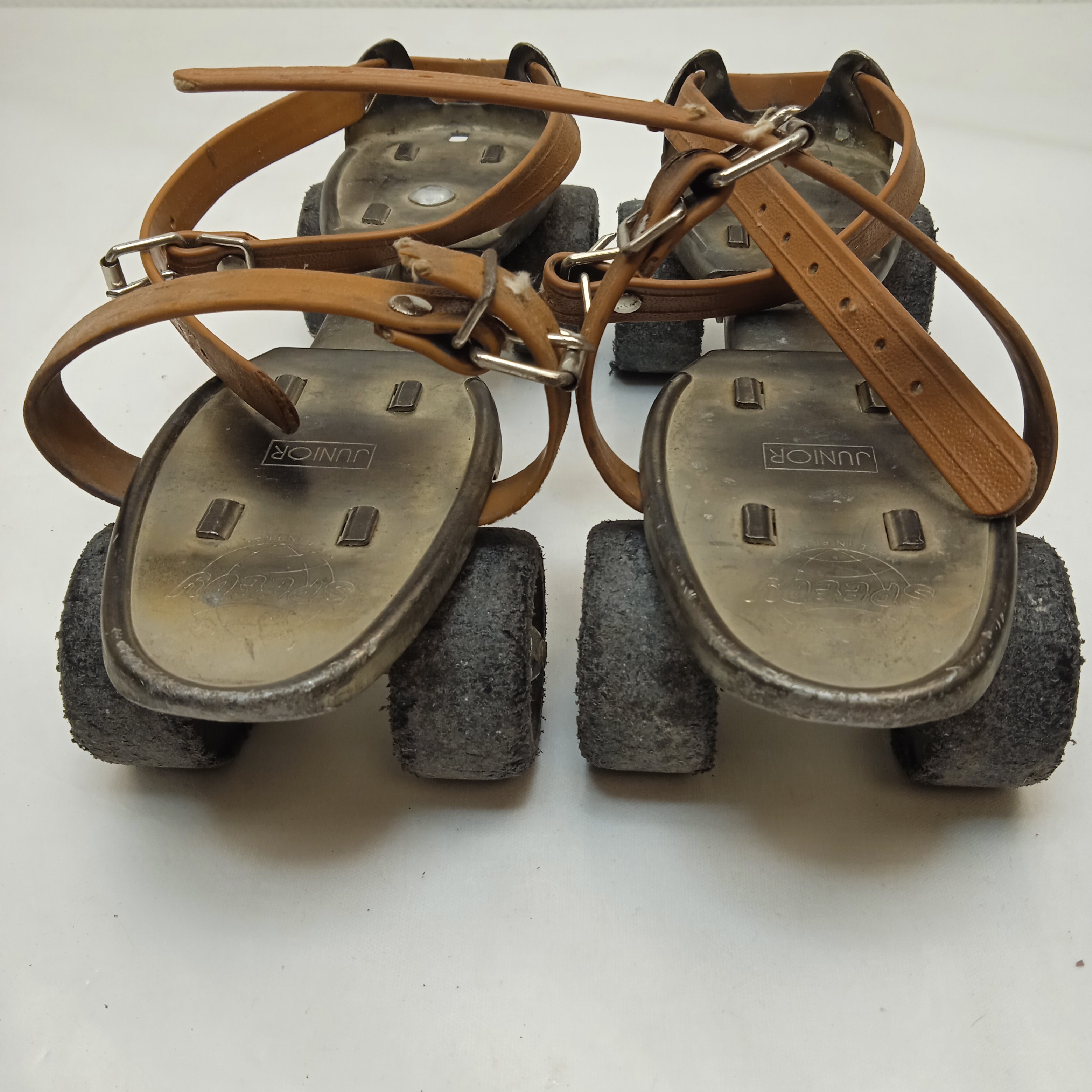 Ancienne paire de PATINS à ROULETTES Speedy France