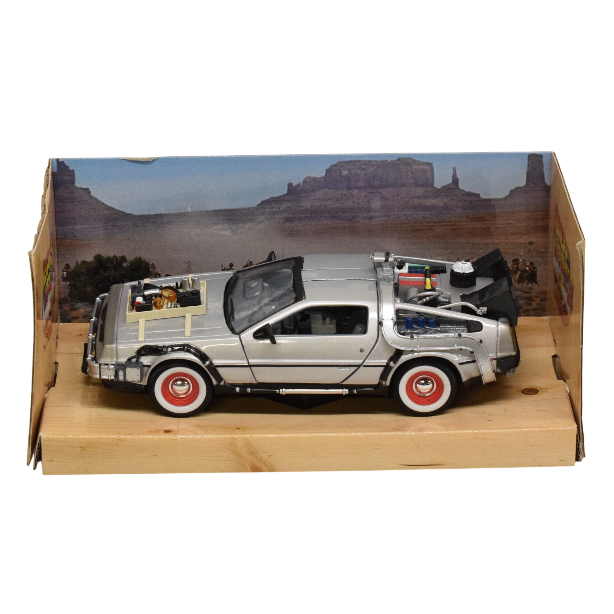 Voiture Dolorean retour vers le futur III au 1:24 par Welly État correct -  reconditionné disponible sur Label Emmaüs