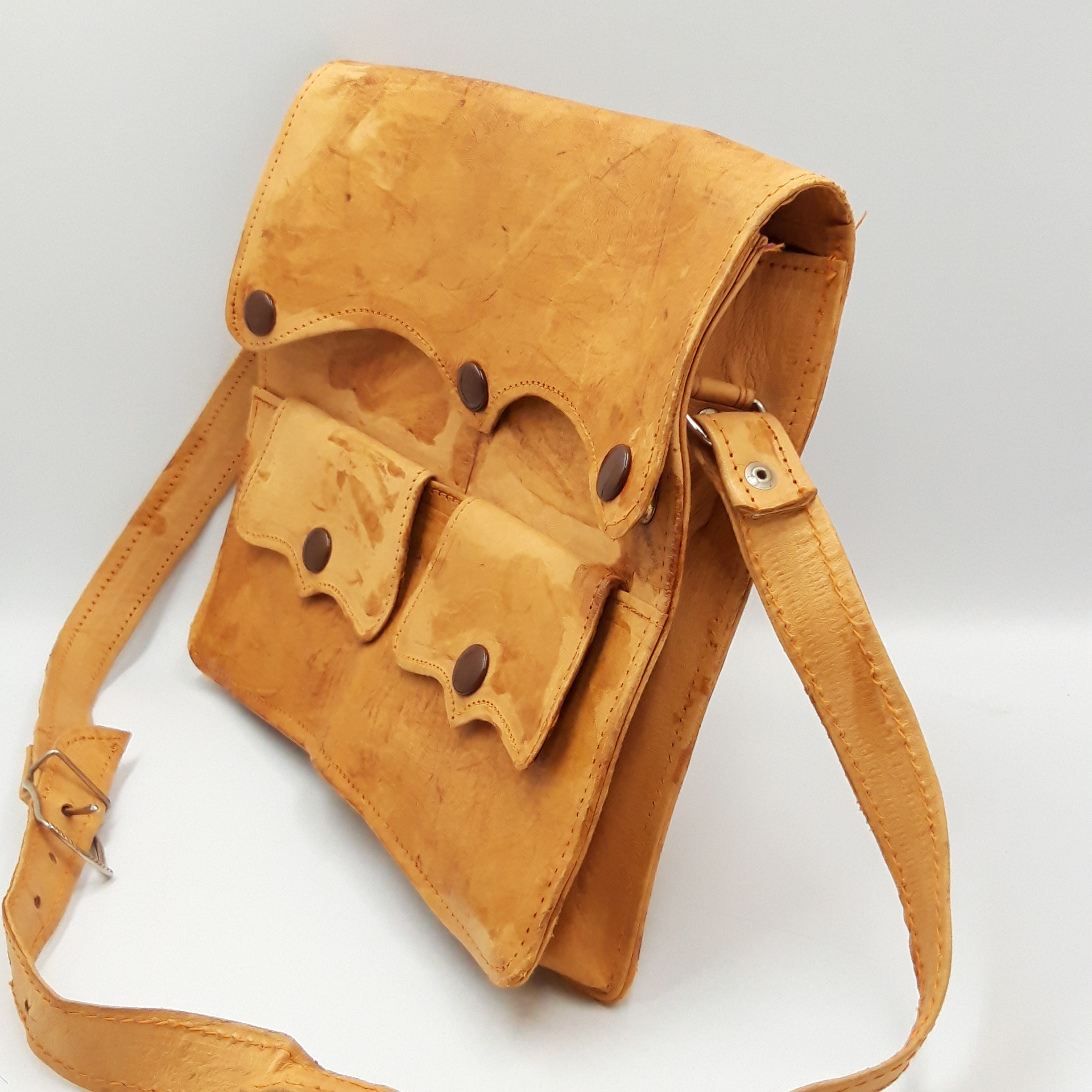 Voir photo 2 de Sac bandoulière en véritable cuir vintage Sac bandoulière en véritable cuir vintage Bon état - Vue 2 -