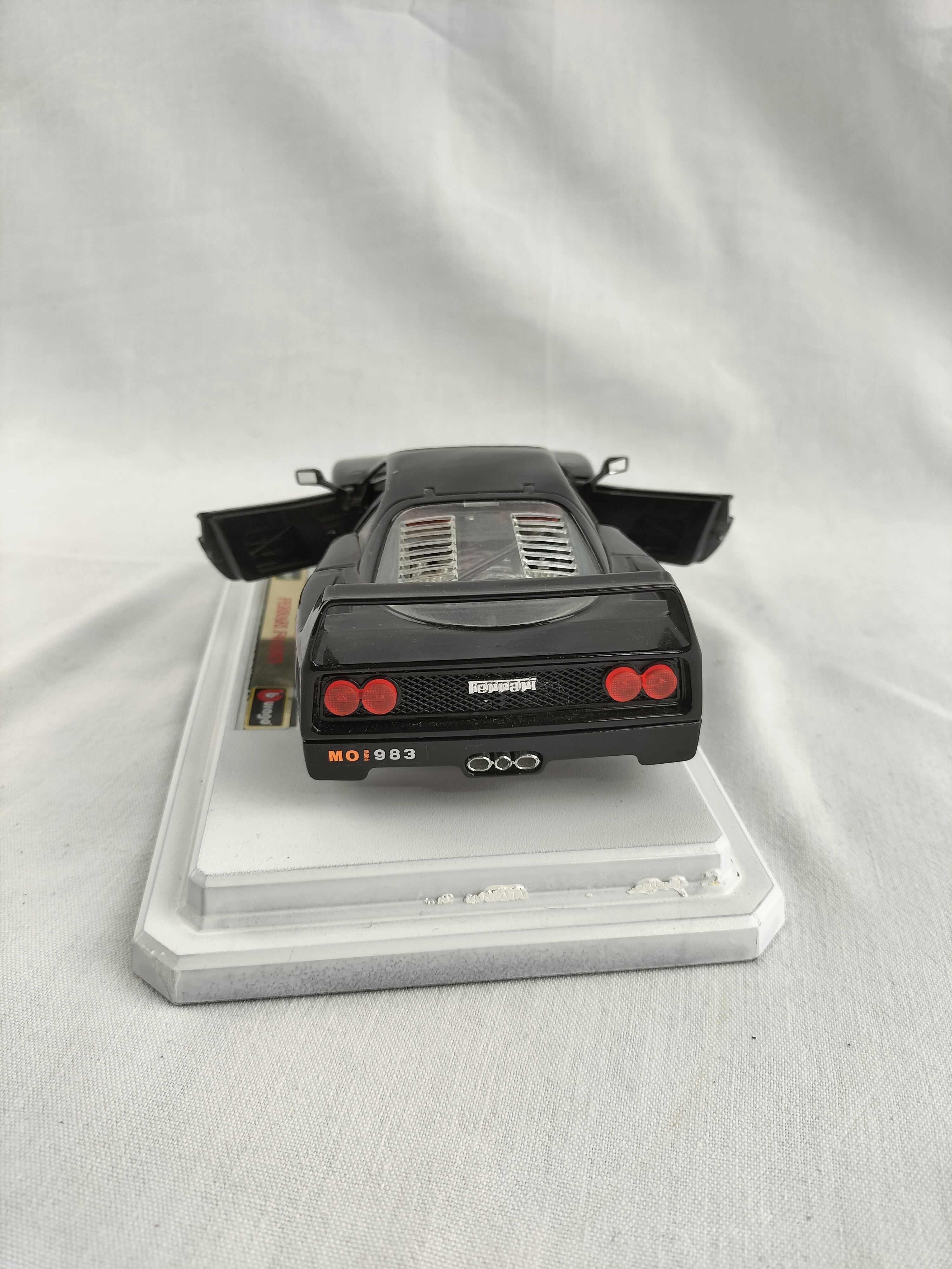 Voir photo 37 de Lot de 8 voitures miniatures de collection – Ferrari, Porsche, Mustang, Cadillac, Corvette Lot de 8 voitures miniatures de collection – Ferrari, Porsche, Mustang, Cadillac, Corvette Bon état - Vue 37 -
