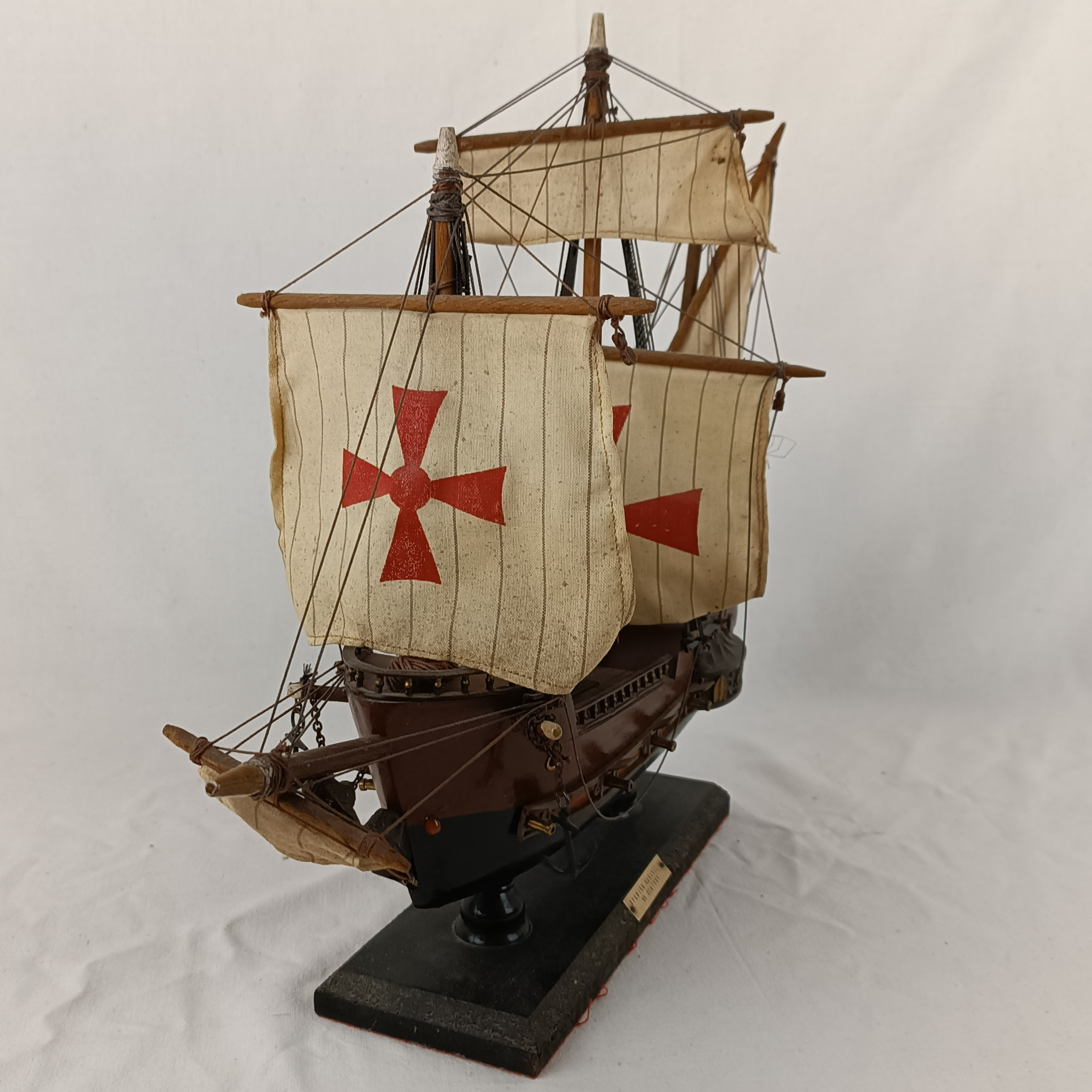 Maquette de bateau en bois, Caravelle espagnole du 15ème siècle, fabriquée en Espagne État correct - Vue 5 - 