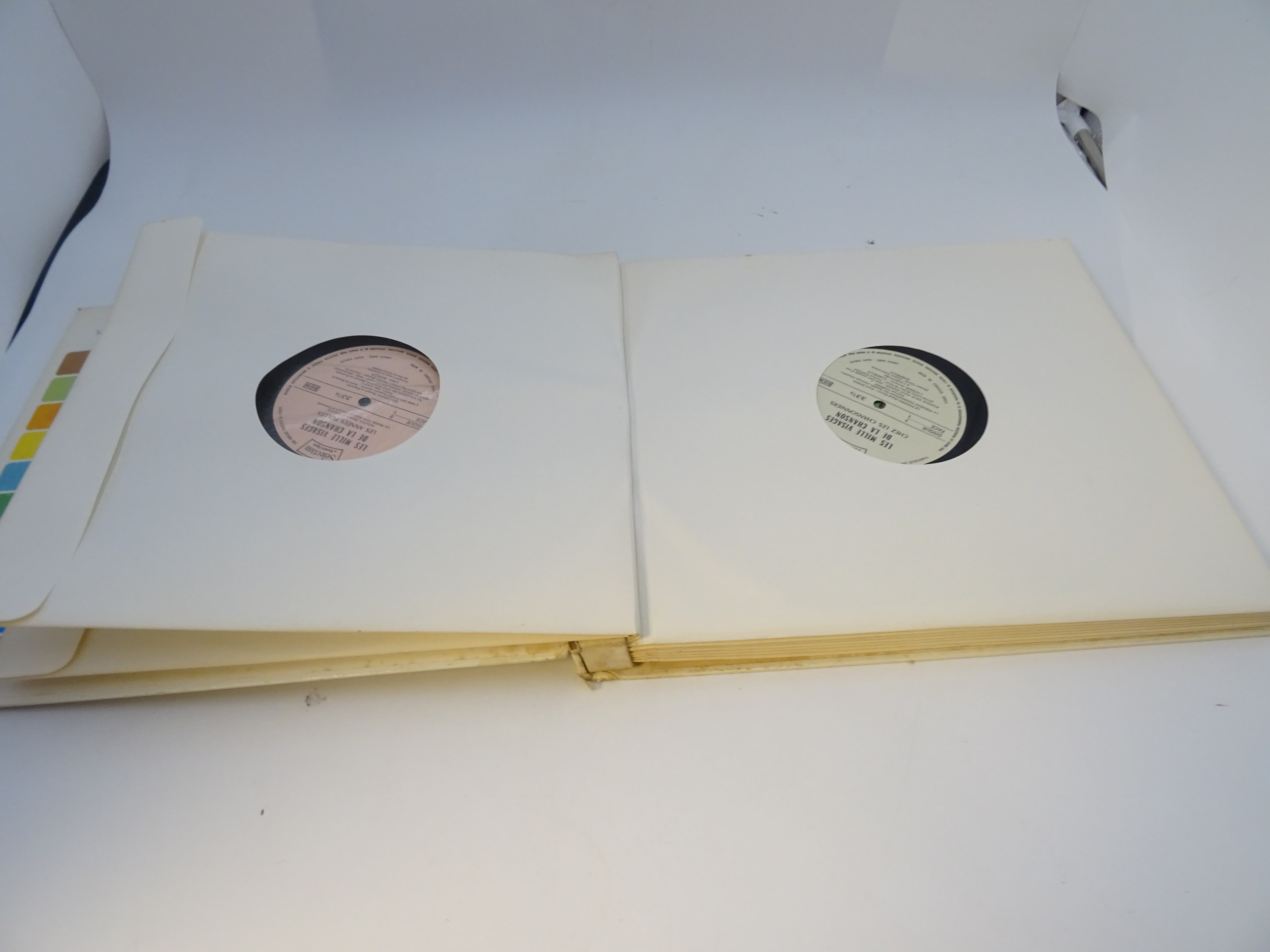 Voir photo 3 de Coffret vinyles vintage "LES MILLES VISAGE DE LA CHANSON" 33 tours. Coffret vinyles vintage "LES MILLES VISAGE DE LA CHANSON" 33 tours. État correct - Vue 3 -