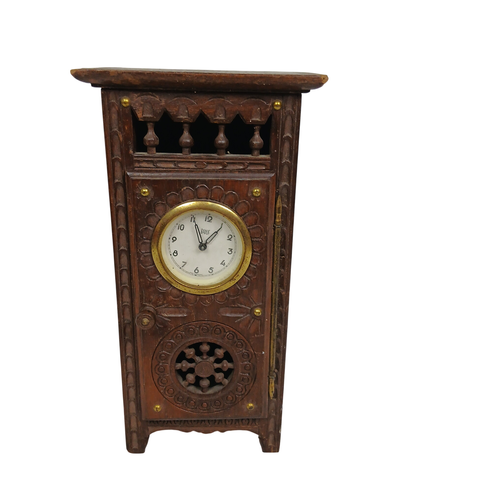 Acheter ARMOIRE POUR POUPÉE BRETONNE AVEC HORLOGE MÉCANIQUE VINTAGE État correct - 48,00 € ARMOIRE POUR POUPÉE BRETONNE AVEC HORLOGE MÉCANIQUE VINTAGE État correct - reconditionné disponible sur Label Emmaüs