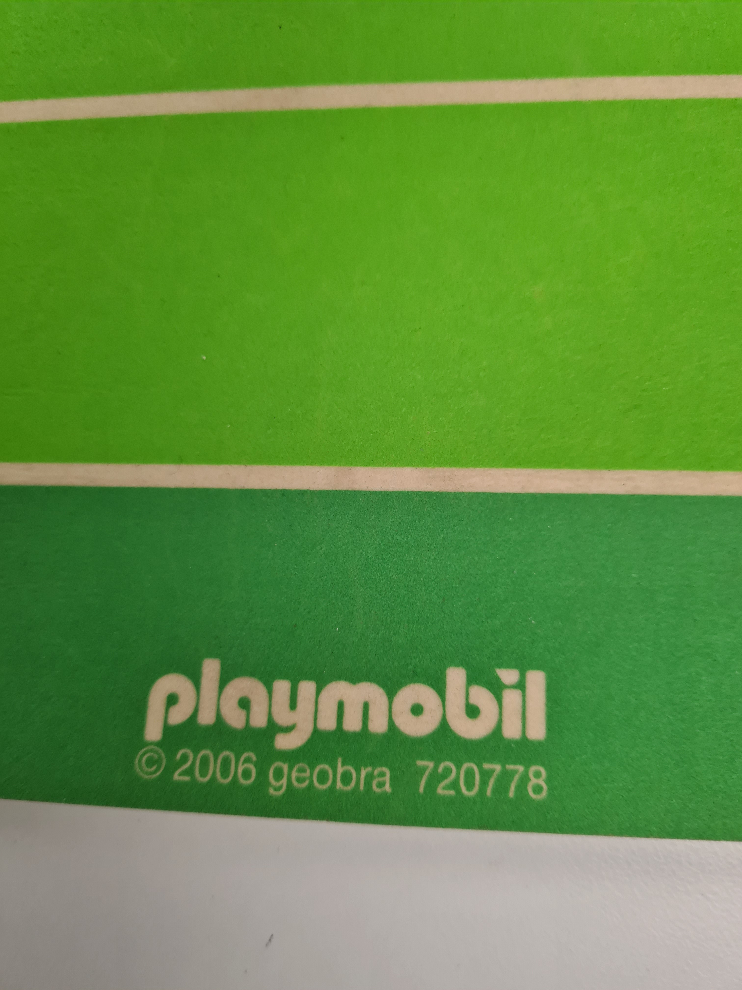 Voir photo 13 de Playmobil - 4700 Terrain de football avec joueurs - 5 ans + Playmobil - 4700 Terrain de football avec joueurs - 5 ans + État correct - Vue 13 -