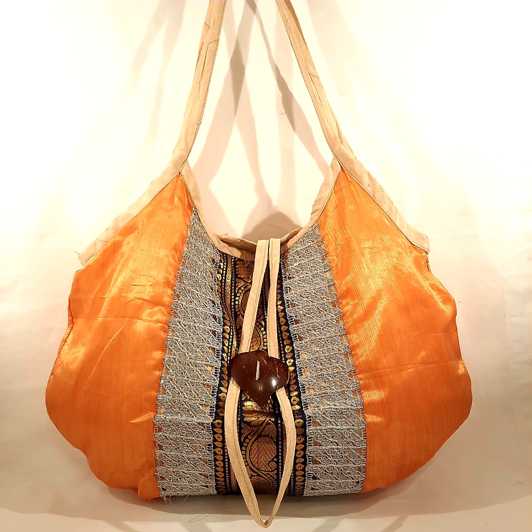 Sac artisanal Shoba du Sri Lanka en tissus brillants Très bon état -  reconditionné disponible sur Label Emmaüs