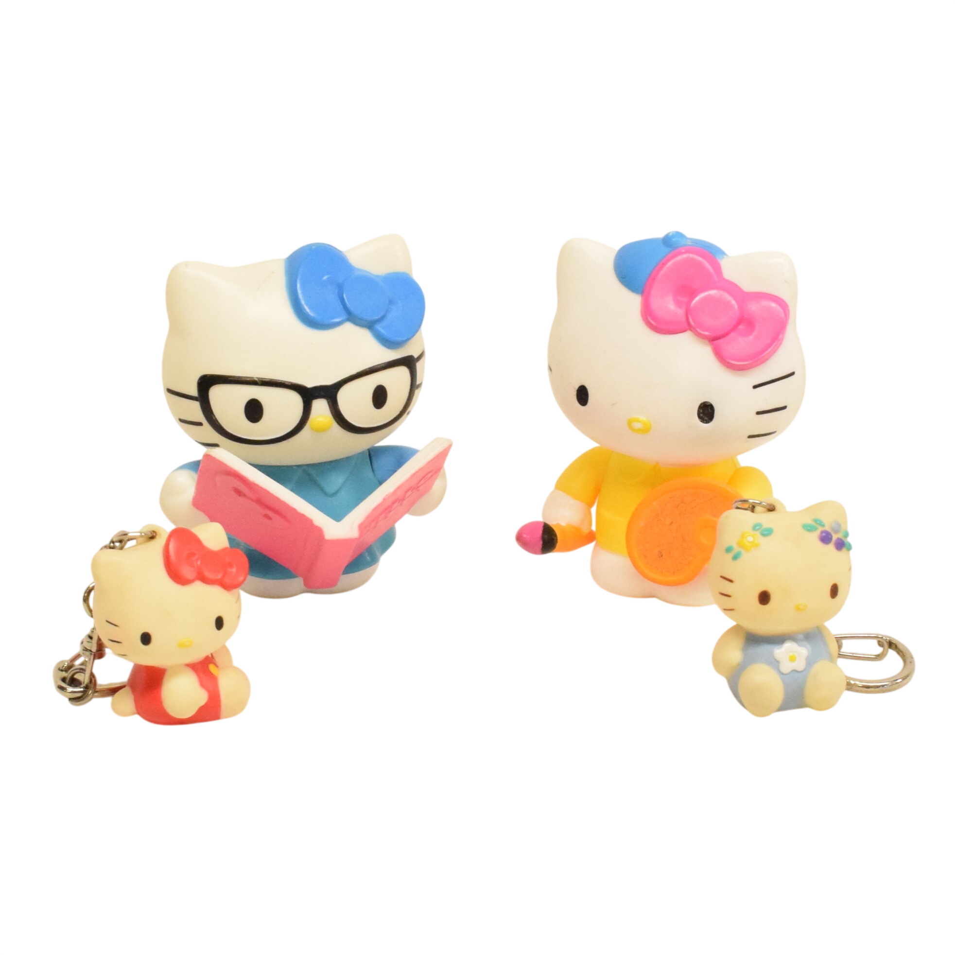 Lot de deux figurines Hello Kitty mac DO 2014 et deux portes-clés par SANRIO 76,04 État correct -  reconditionné disponible sur Label Emmaüs