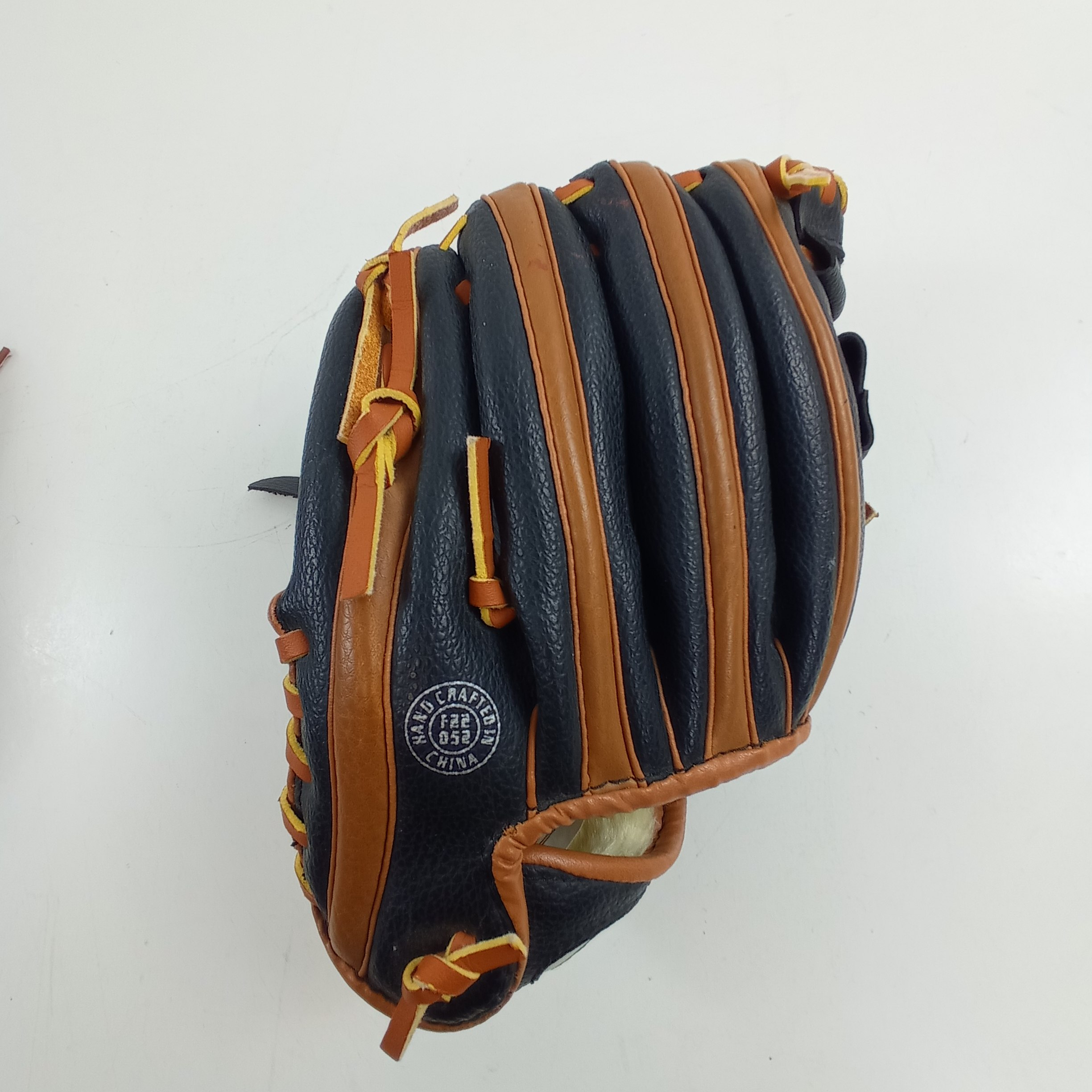 Gants de base ball (2) taille 9,5 pouces Bon état - Vue 2 - 