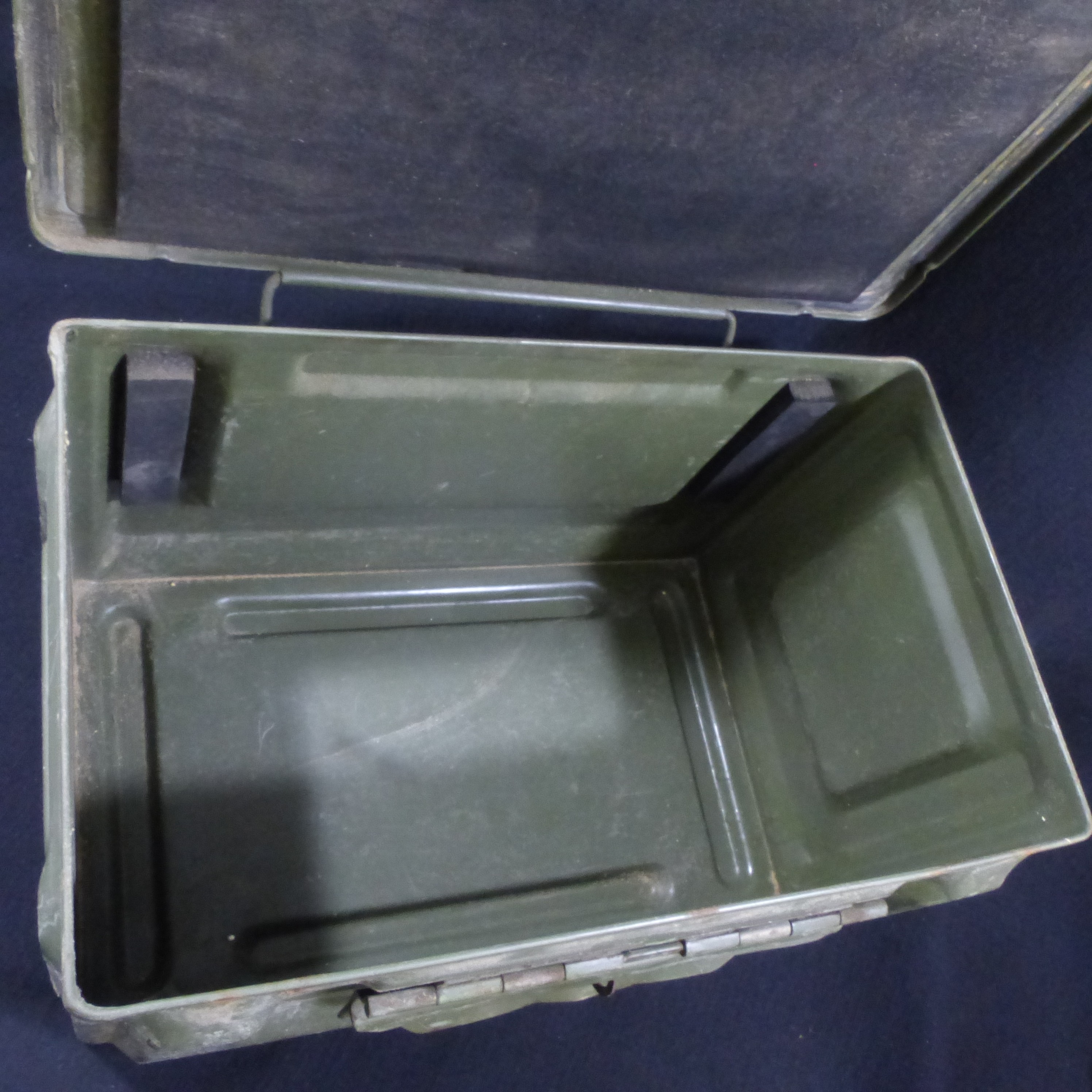 Caisse à munition en métal kaki - Armée Française - Photo 2