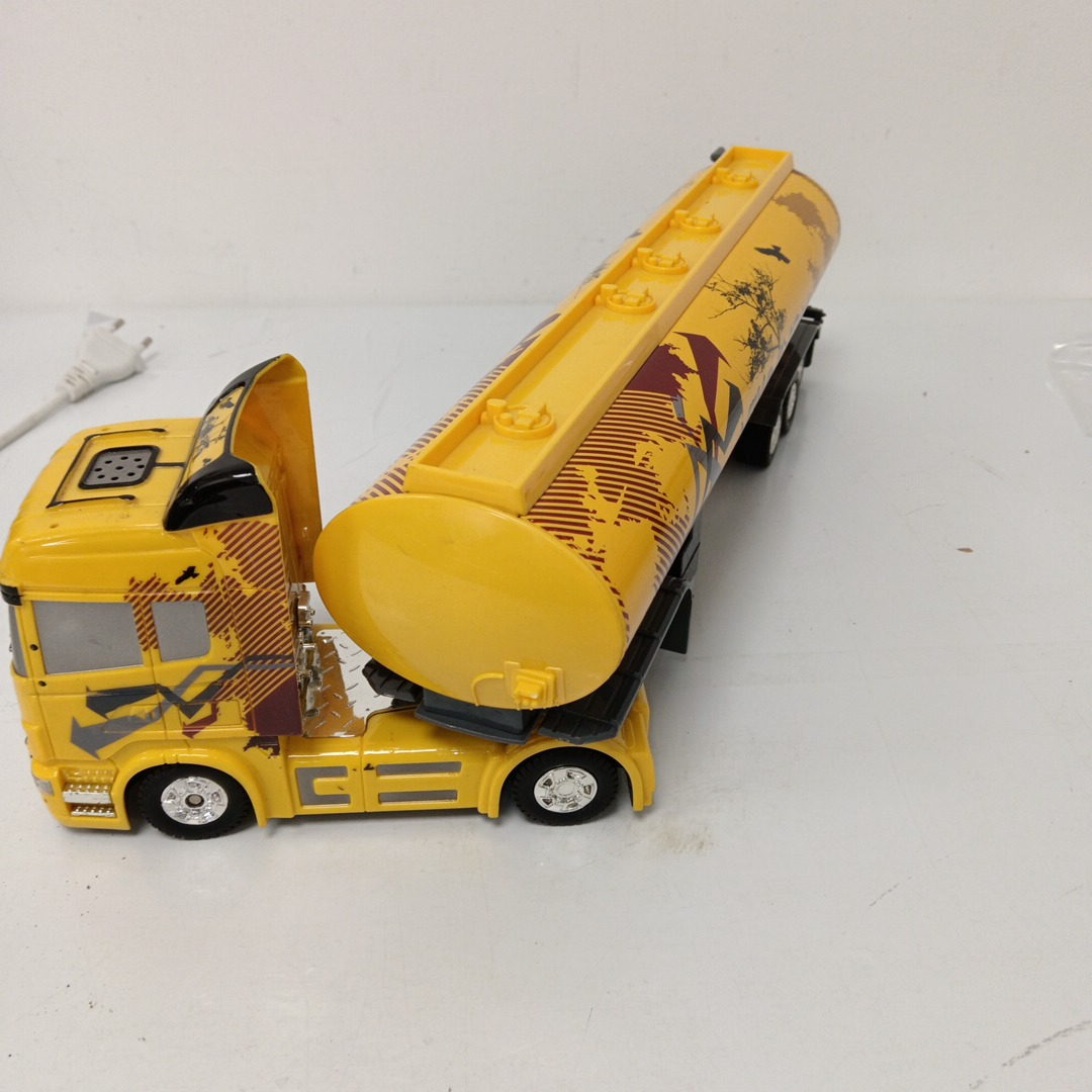 Voir photo 3 de Camion citerne en plastique L 46 cm Camion citerne en plastique L 46 cm Bon état - Vue 3 -