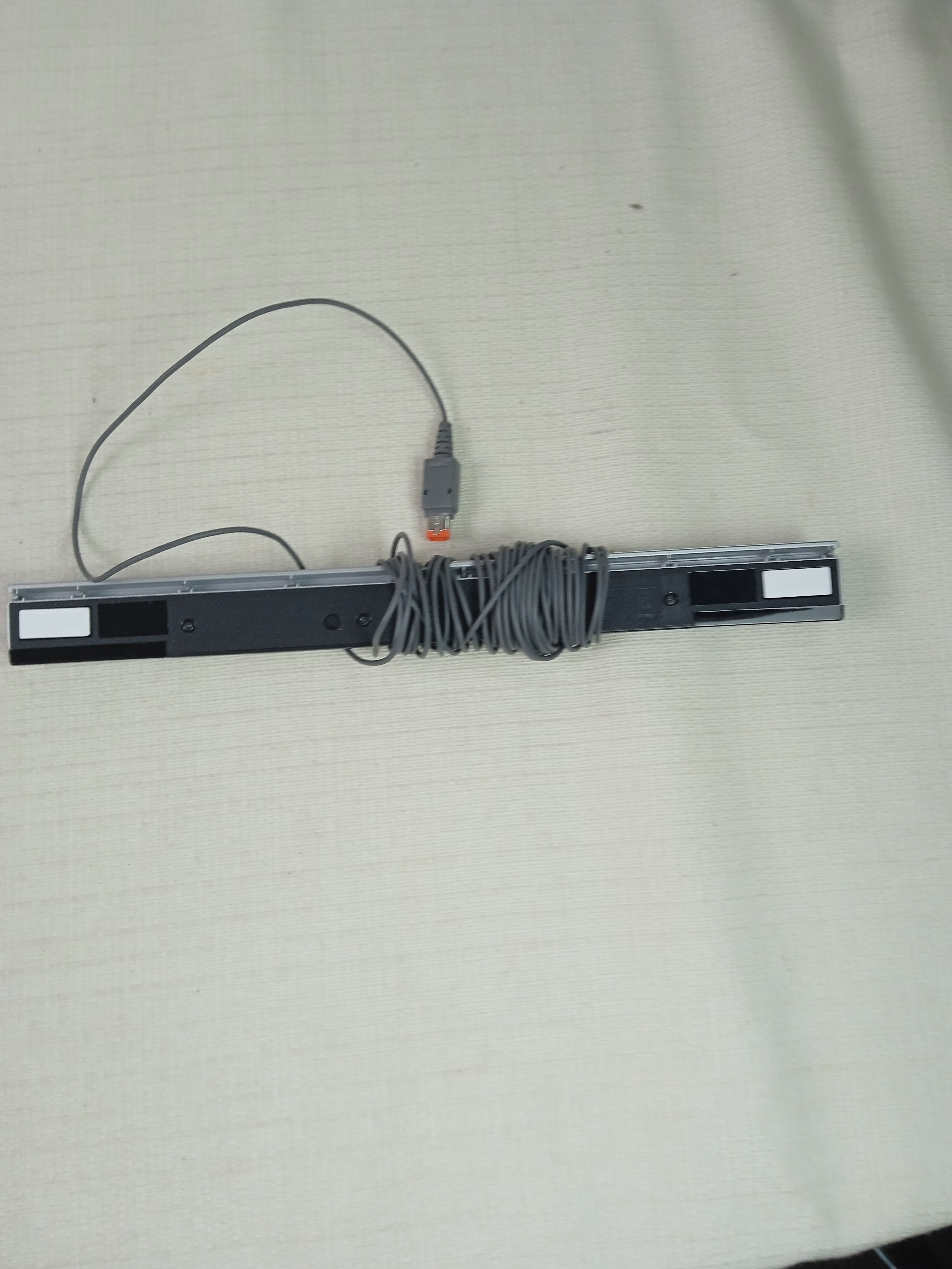 Voir photo 3 de Console Wii avec deux manettes ( Wiimote et Wii nunchuck) et trois volants Console Wii avec deux manettes ( Wiimote et Wii nunchuck) et trois volants Bon état - Vue 3 -