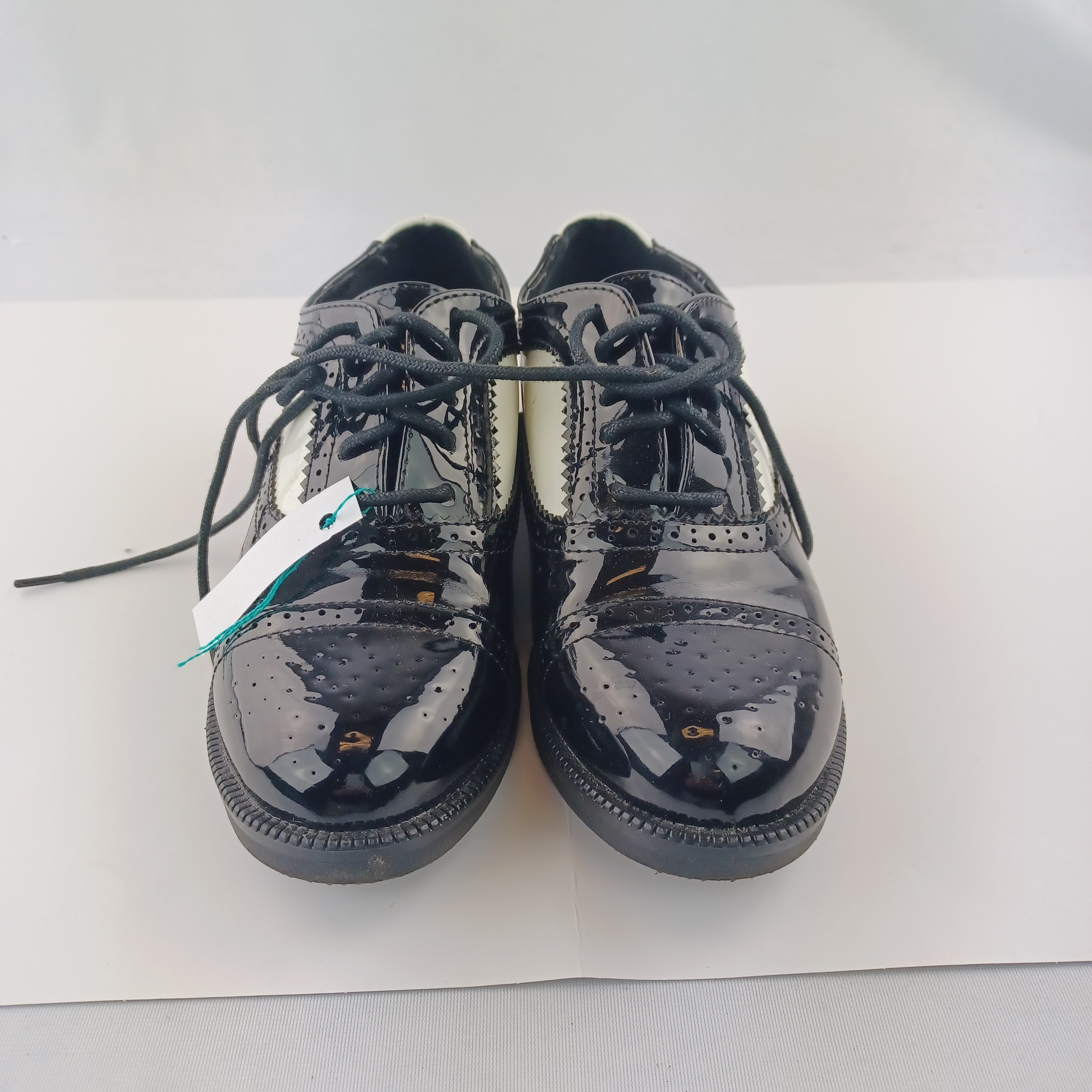 Petites chaussures laquées noires et blanches en 36 La Bottine souriante Premier Cuir - Photo 2