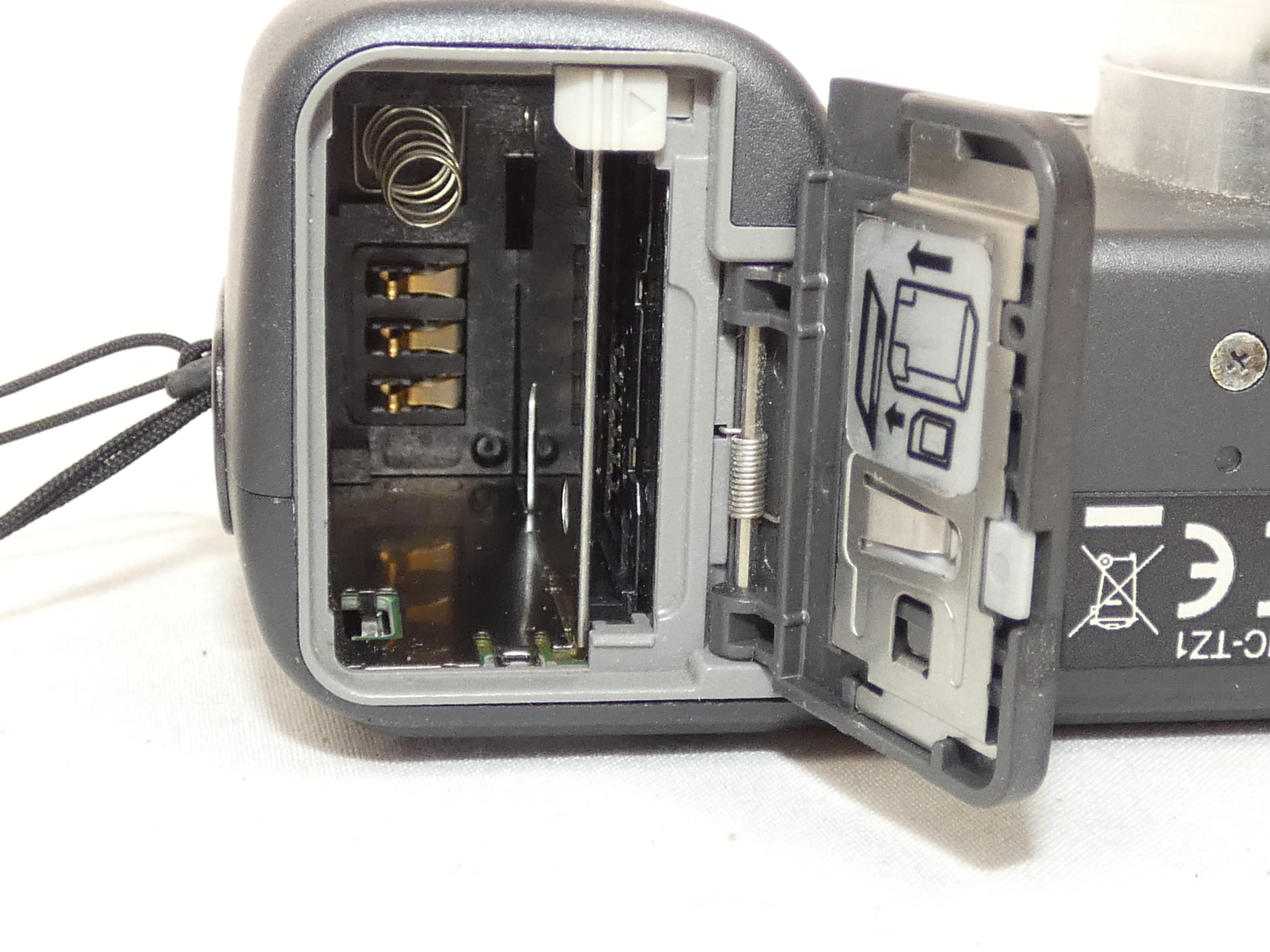 Appareil photo numérique PANASONIC DMC-TZ1 (pour pièces) Très bon état - Vue 9 - 