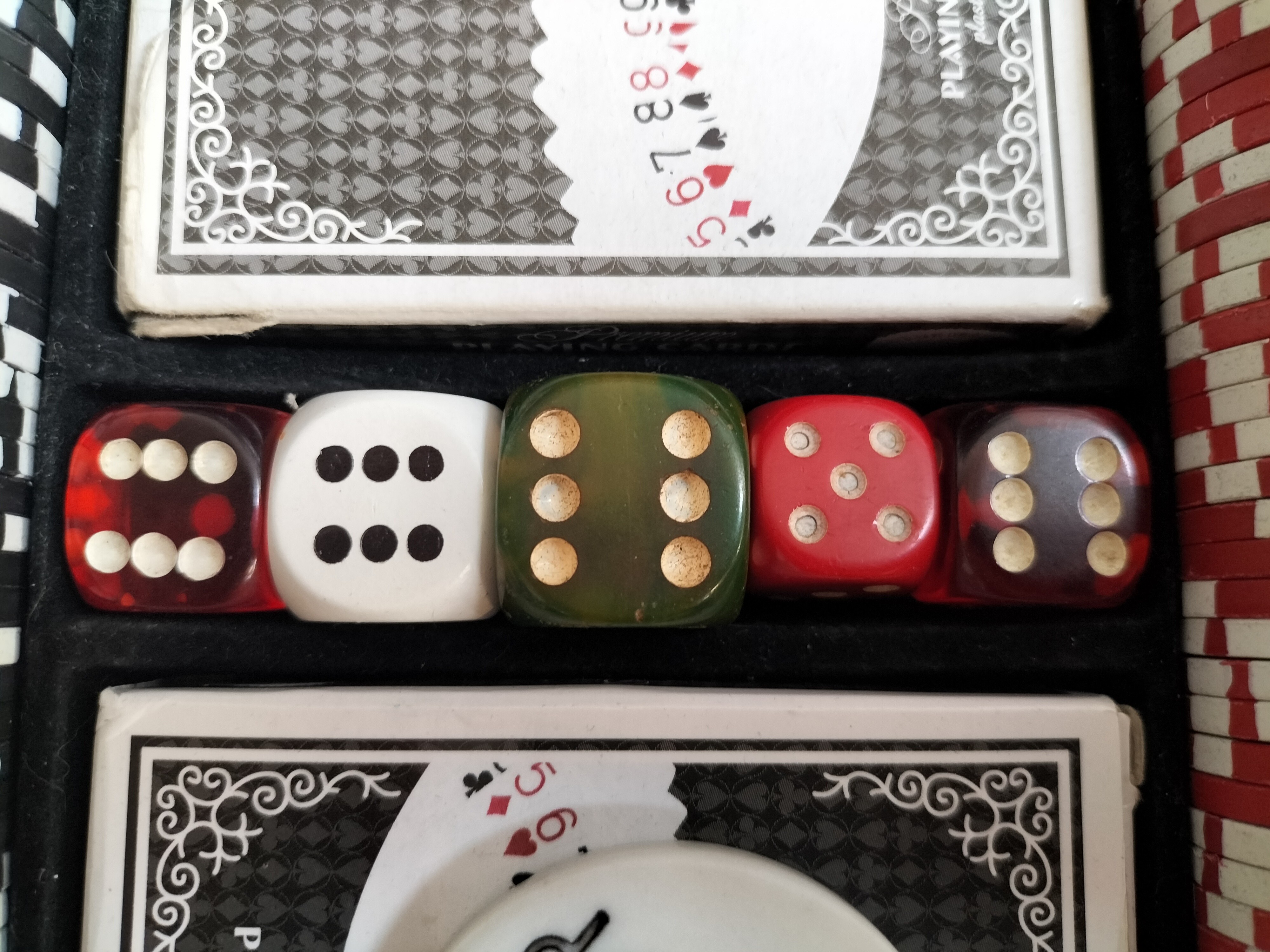 🎲♠️ MALLETTE DE POKER COMPLÈTE – JETONS + CARTES + DEALER ♣️♦️ Très bon état - Vue 29 - 