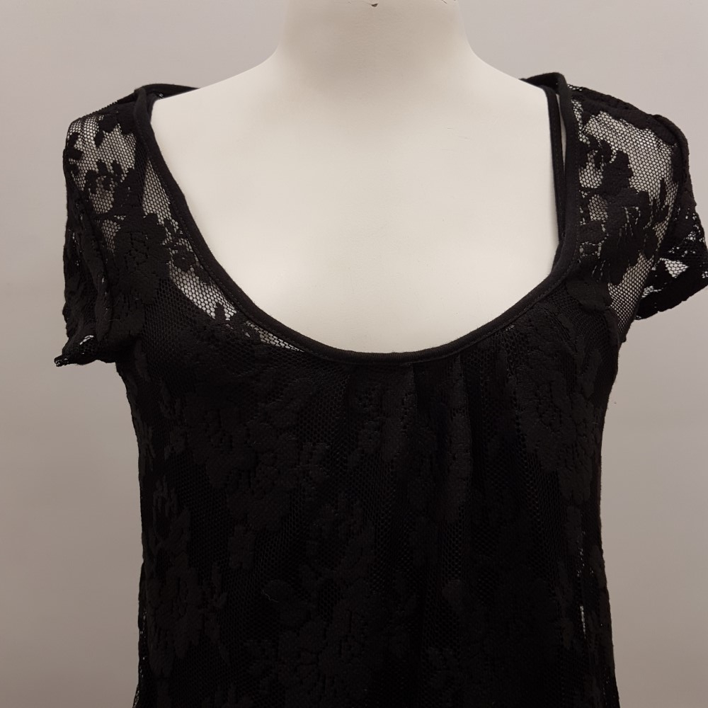 Robe noire en dentelle avec son fond de robe - LA REDOUTE - taille 34/36 Très bon état - Vue 5 - 