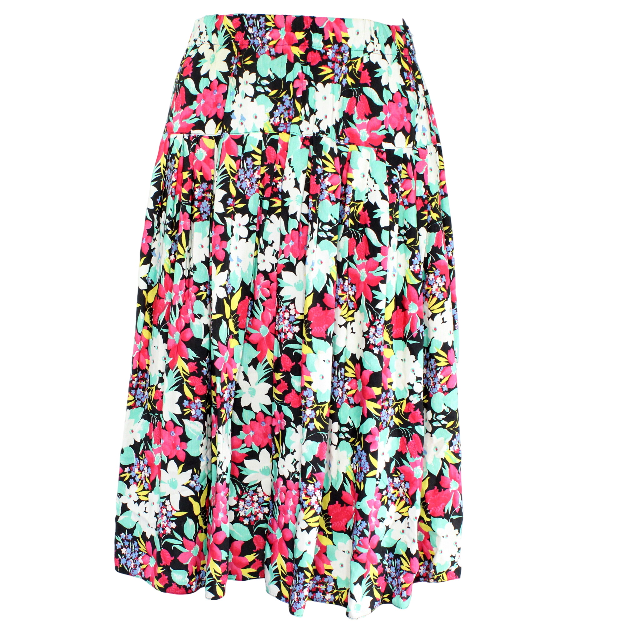 Acheter Jupe Vintage Fleurie Taille Estimée 38 Bon état - 11,50 € Jupe Vintage Fleurie Taille Estimée 38 Bon état - reconditionné disponible sur Label Emmaüs