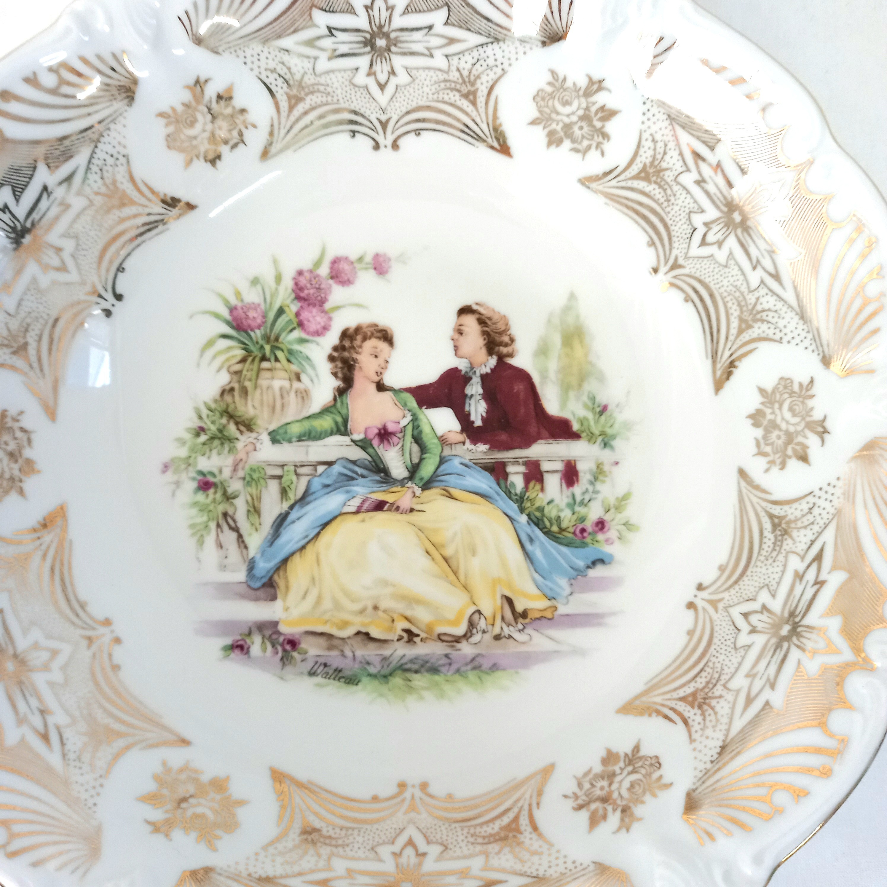 Saladier coupe à fruits, en porcelaine de Bavière, décor scène galante Très bon état - Vue 3 - 