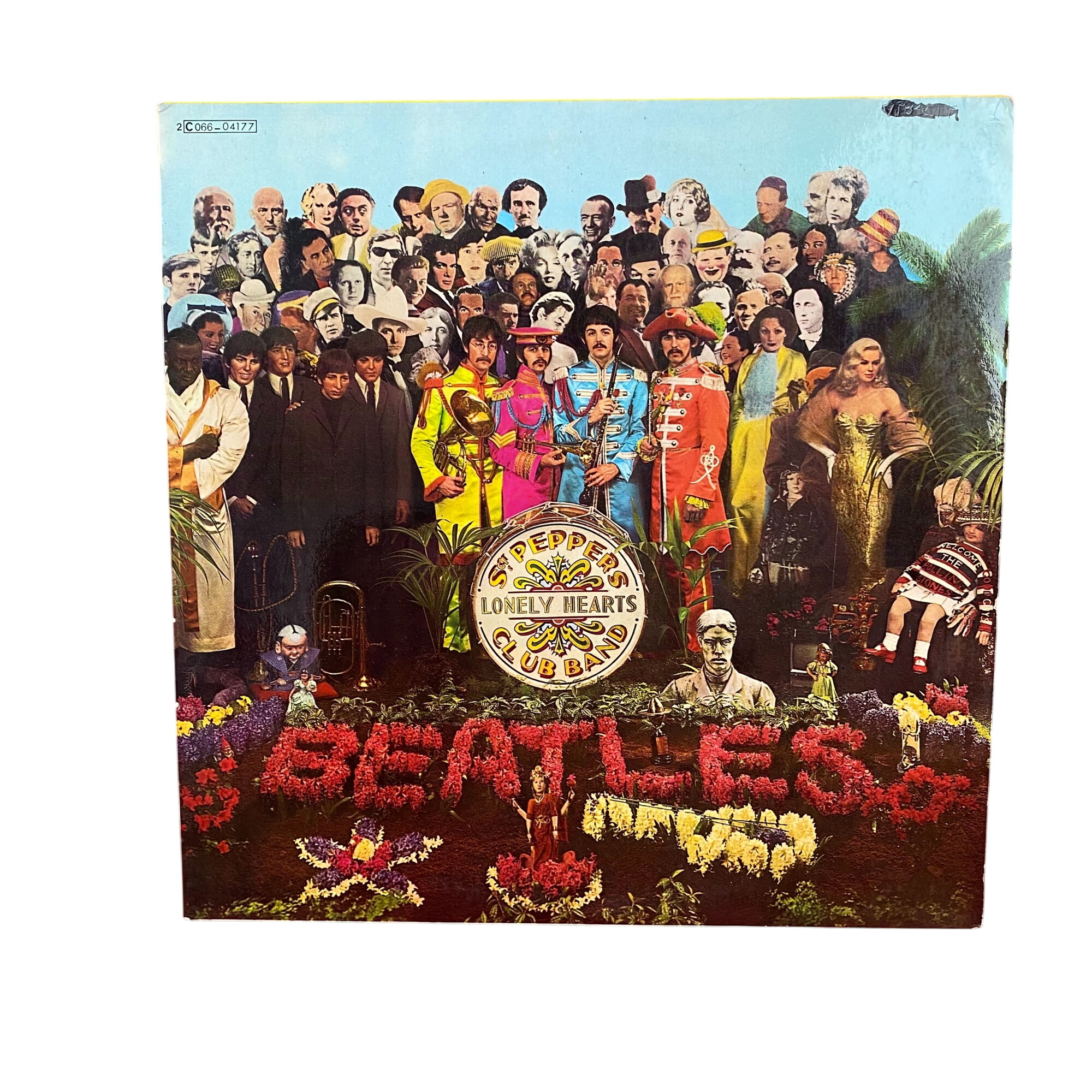 Sgt Pepper Lonely Hearts Club Band "BEATLES" Bon état -  reconditionné disponible sur Label Emmaüs