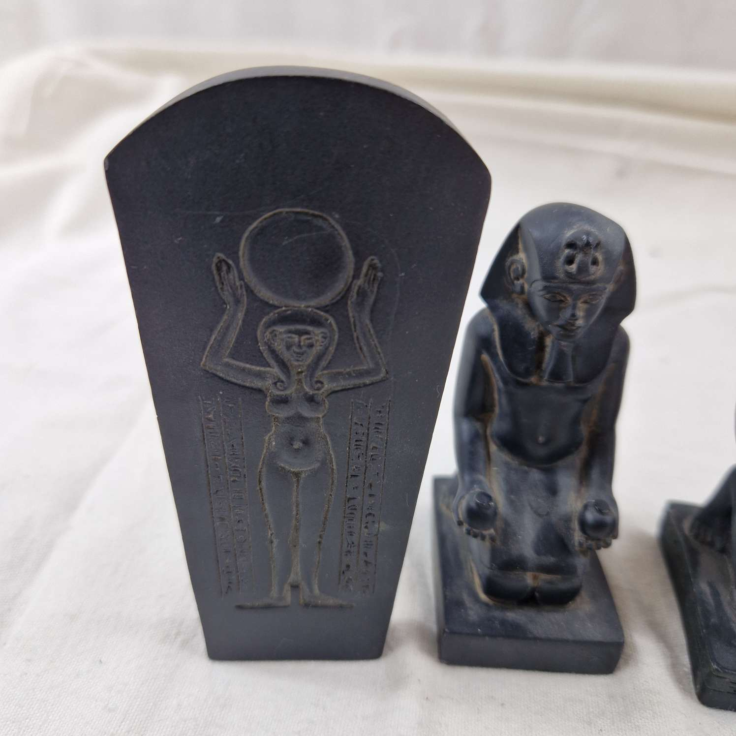Petit lot de statuettes égyptiennes en résine - Photo 1