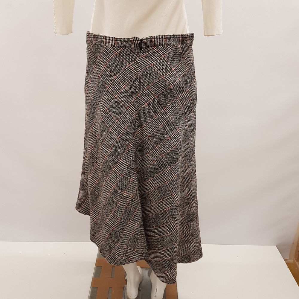 Voir photo 3 de Jupe multicolores - CAROLL - taille 40 Jupe multicolores - CAROLL - taille 40 Bon état - Vue 3 -