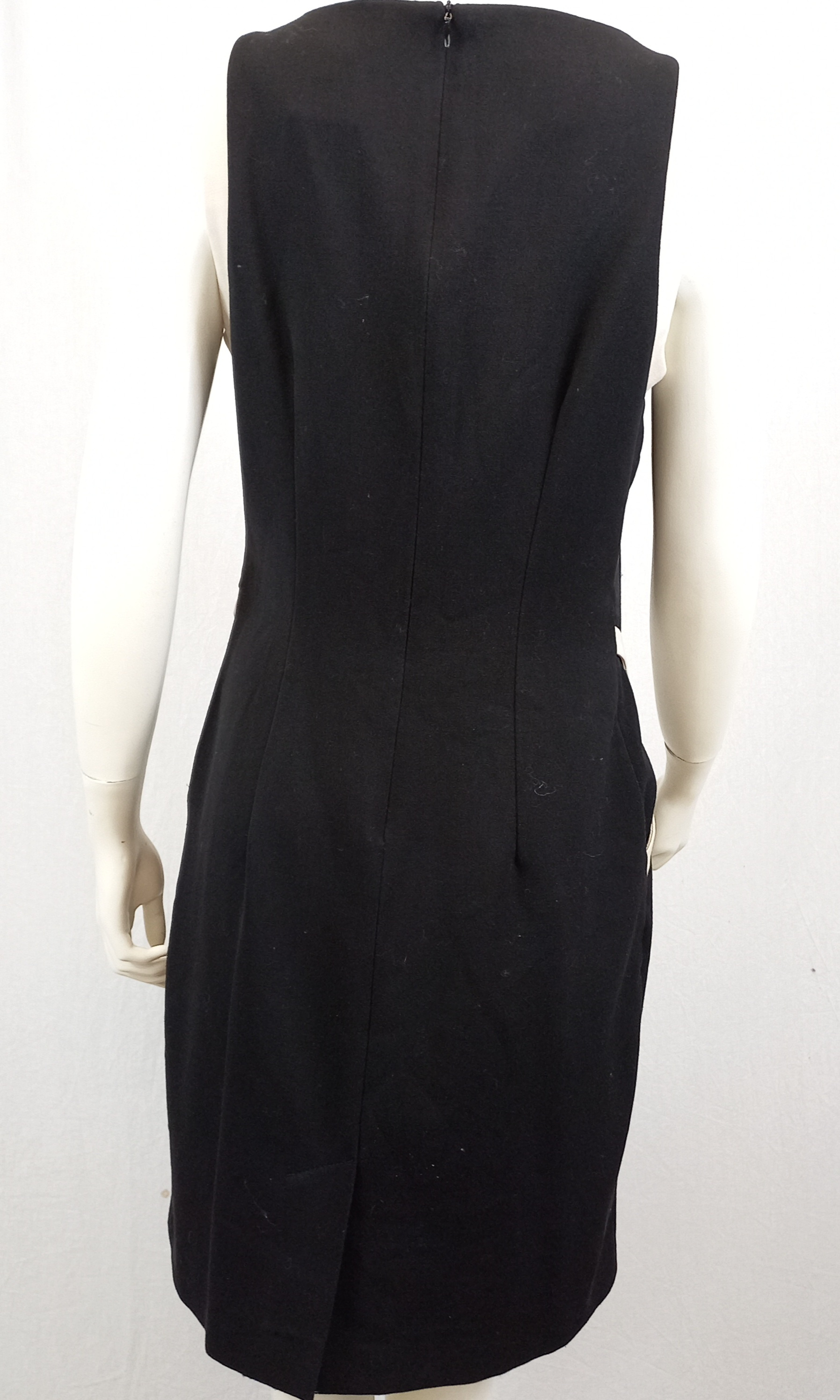 Voir photo 3 de Robe "la city" SM noire bandes beiges épaules et poches T38 Robe "la city" SM noire bandes beiges épaules et poches T38 Très bon état - Vue 3 -