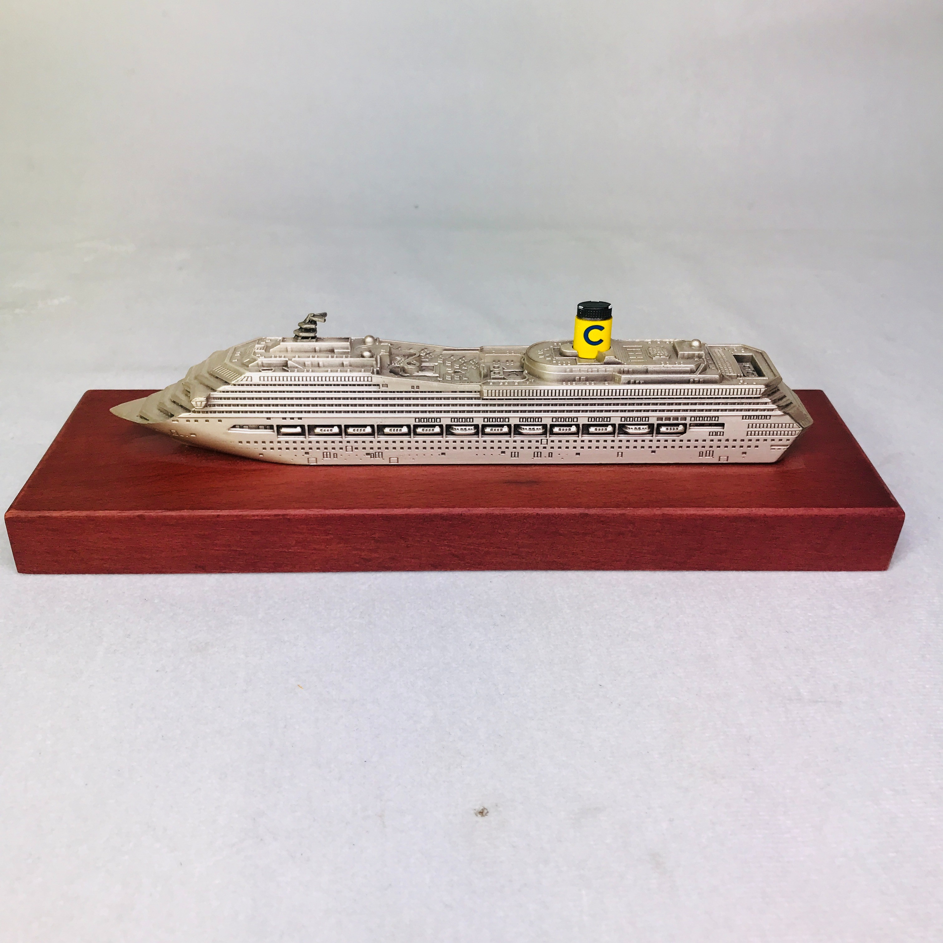 Maquette de bateau en métal - Costa Magica Très bon état - Vue 3 - 
