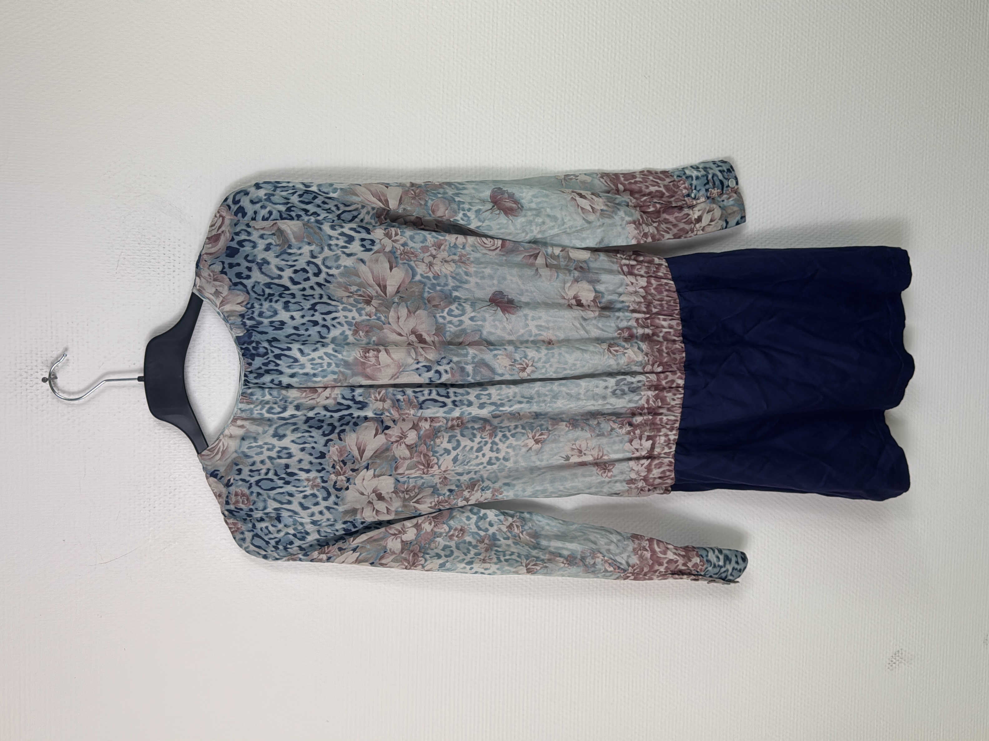 Voir photo 6 de Robe Liu jo bleue à motif fleuri XL / 42 Robe Liu jo bleue à motif fleuri XL / 42 Très bon état - Vue 6 -