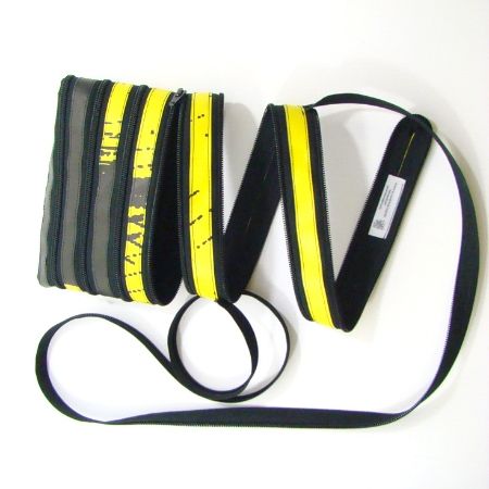 Voir photo 4 de Gamme Bâche - Sac Zippé "Jaune/Noir"- Création / Fait main Gamme Bâche - Sac Zippé "Jaune/Noir"- Création / Fait main Comme neuf - Vue 4 -