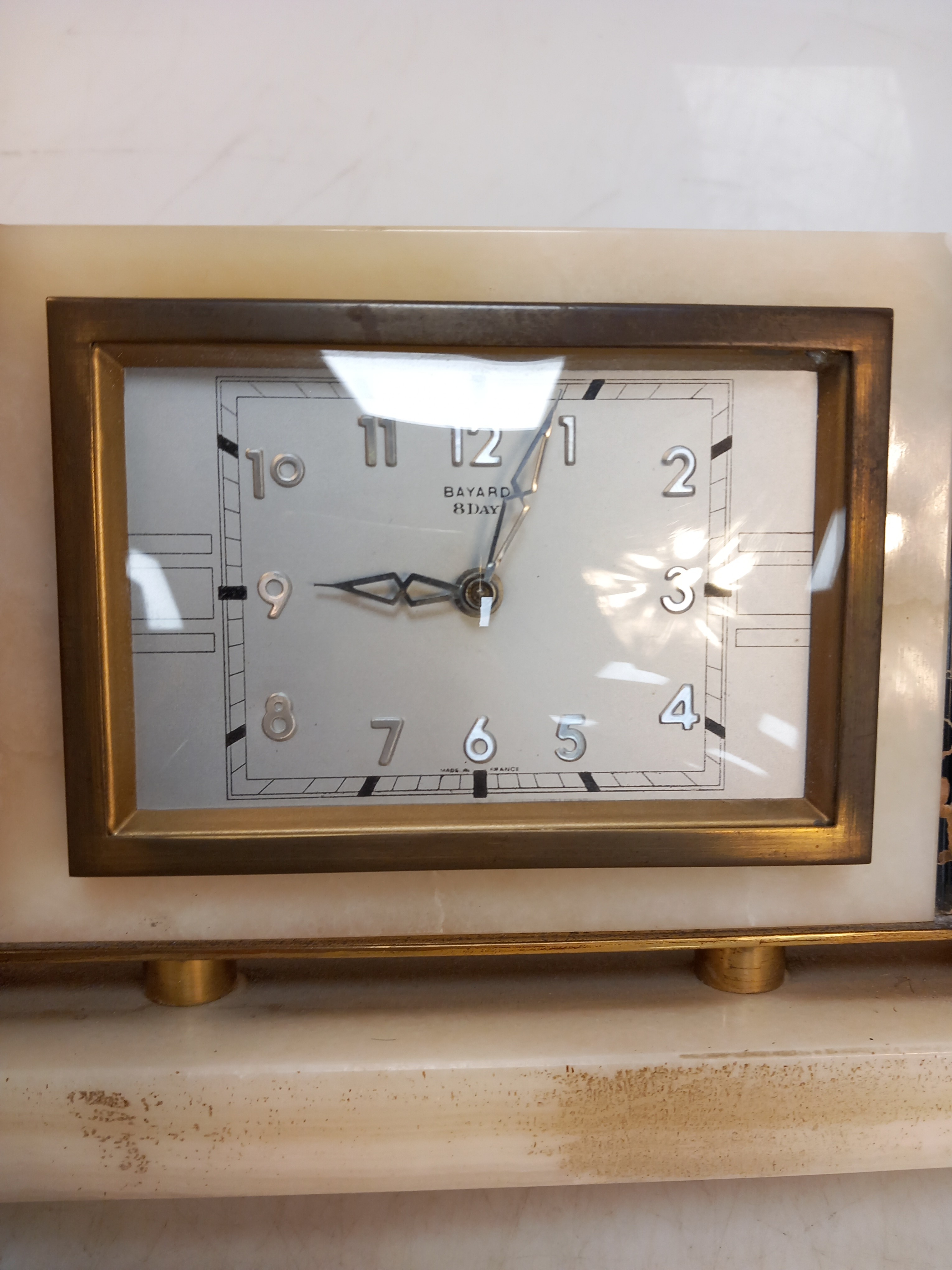 Horloge de table art déco en marbre de Bayard. - Photo 3