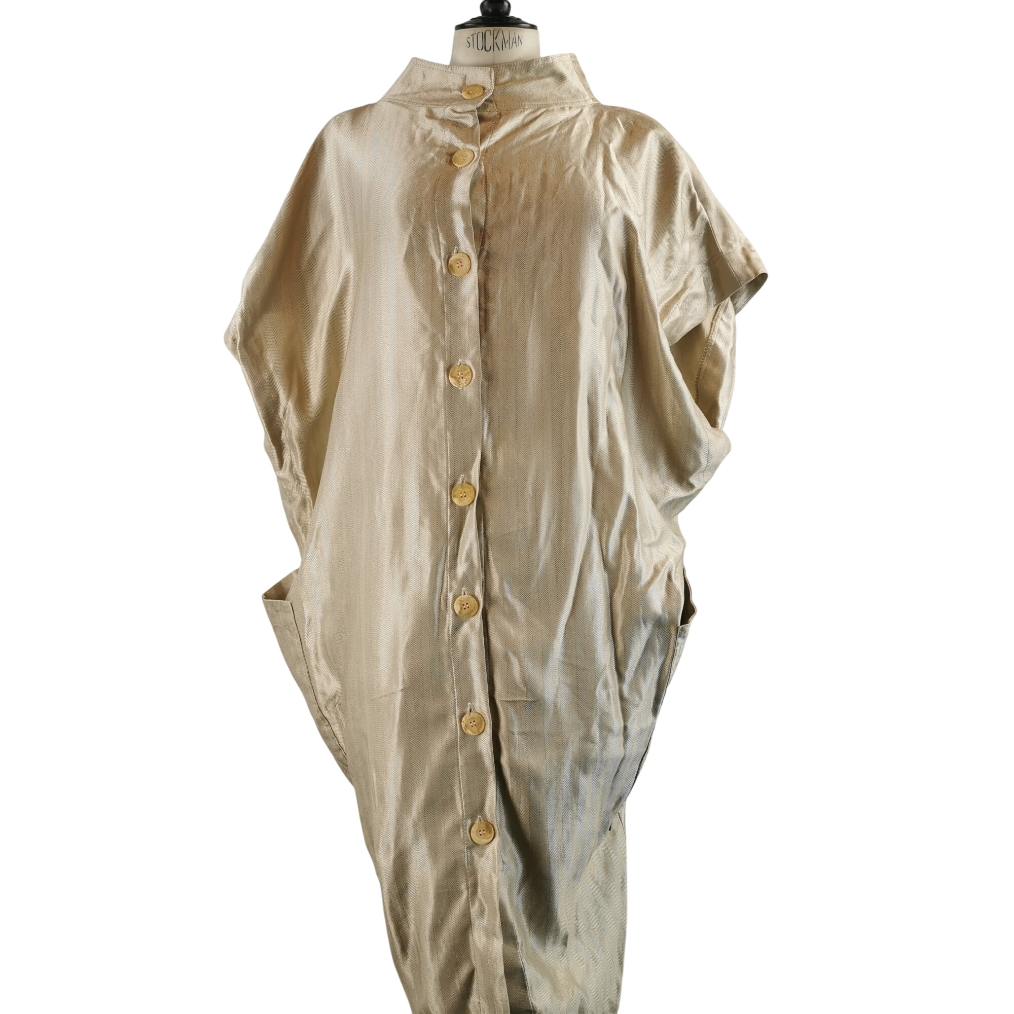 Acheter Cape longue dorée Fabiana Filippi en soie - Taille unique Comme neuf - 29,50 € Cape longue dorée Fabiana Filippi en soie - Taille unique Comme neuf - reconditionné disponible sur Label Emmaüs