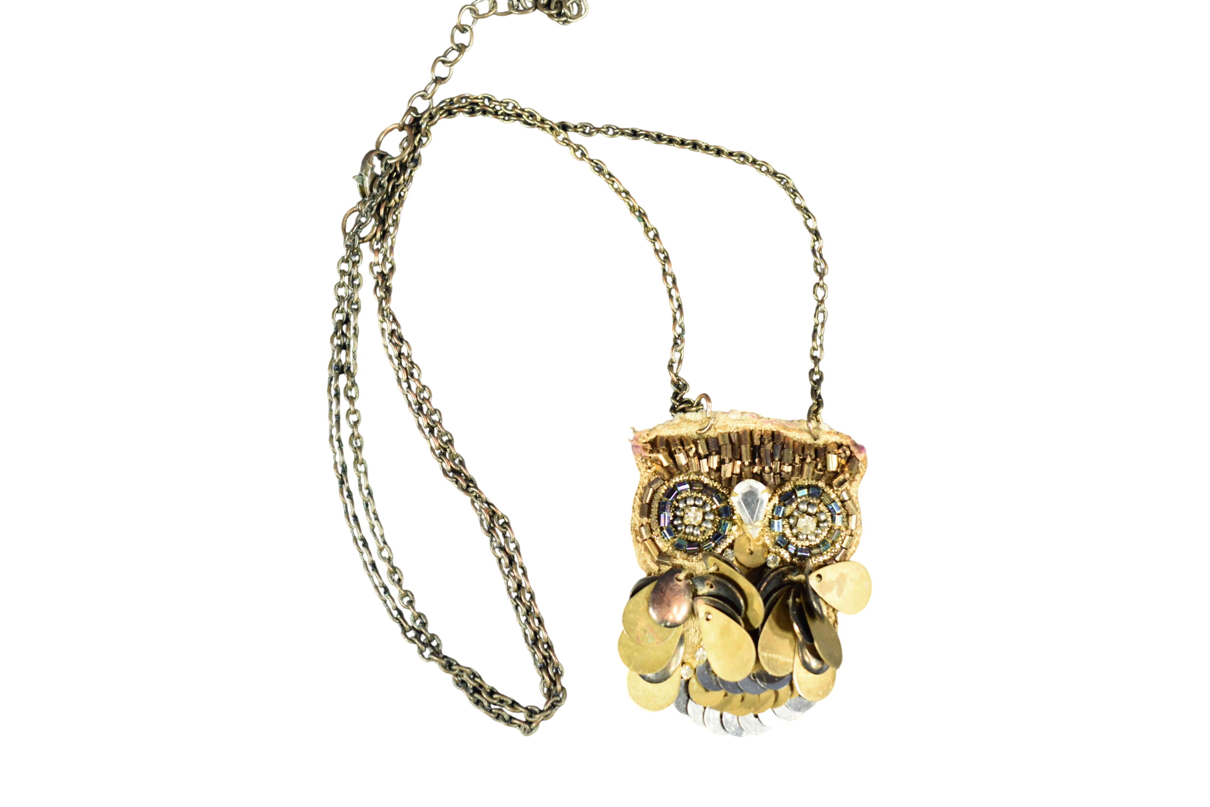 Pendentif " Chouette " en perles et laiton, longueur 5 et largeur 4 cm. Bon état -  reconditionné disponible sur Label Emmaüs
