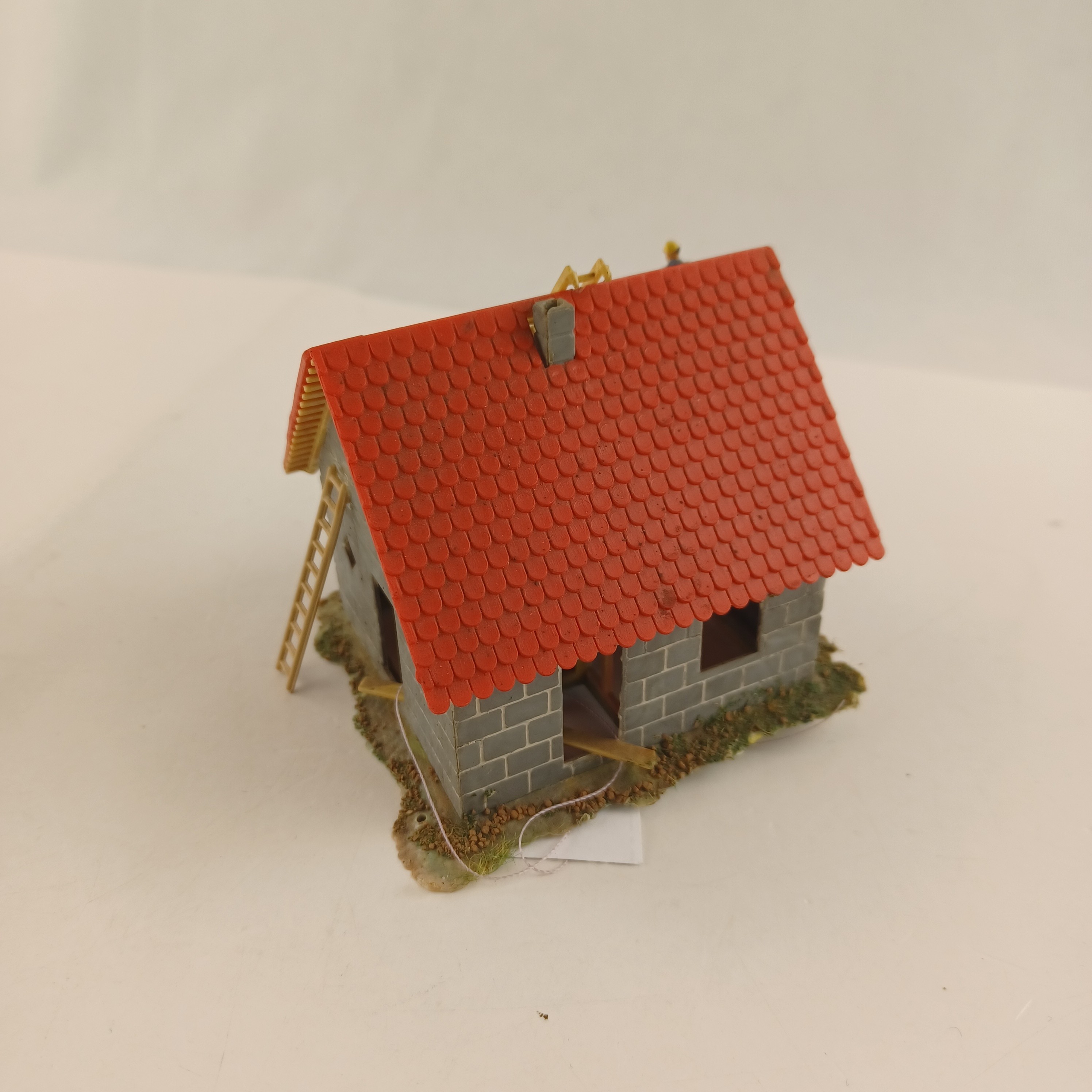 Maquette de modélisme d'une maison en construction de 8x8x6 cm Très bon état - Vue 3 - 