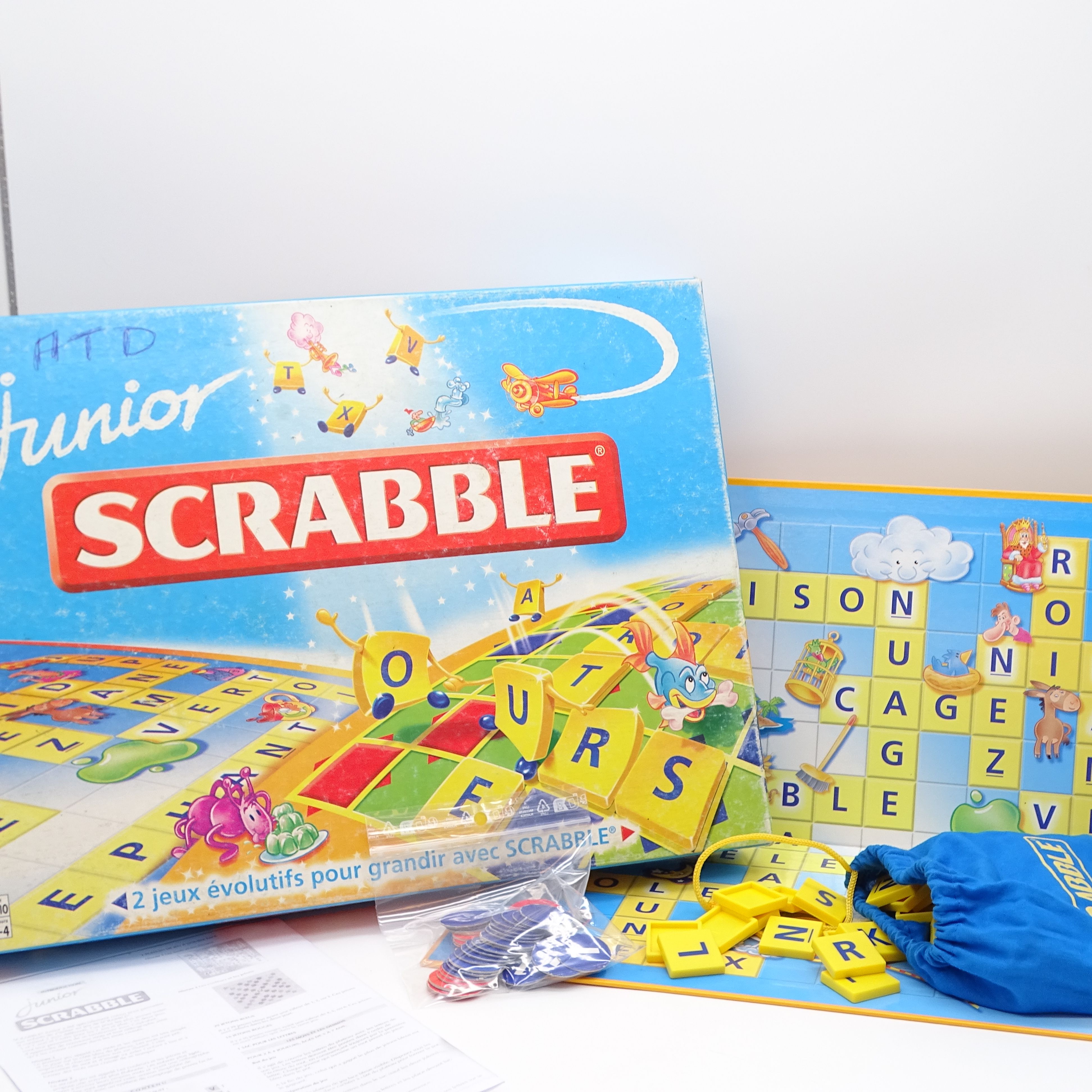 Voir photo 3 de Scrabble Junior d'occasion MATTEL - Dès 5 ans | Ref 14369 Scrabble Junior d'occasion MATTEL - Dès 5 ans | Ref 14369 Très bon état - Vue 3 -