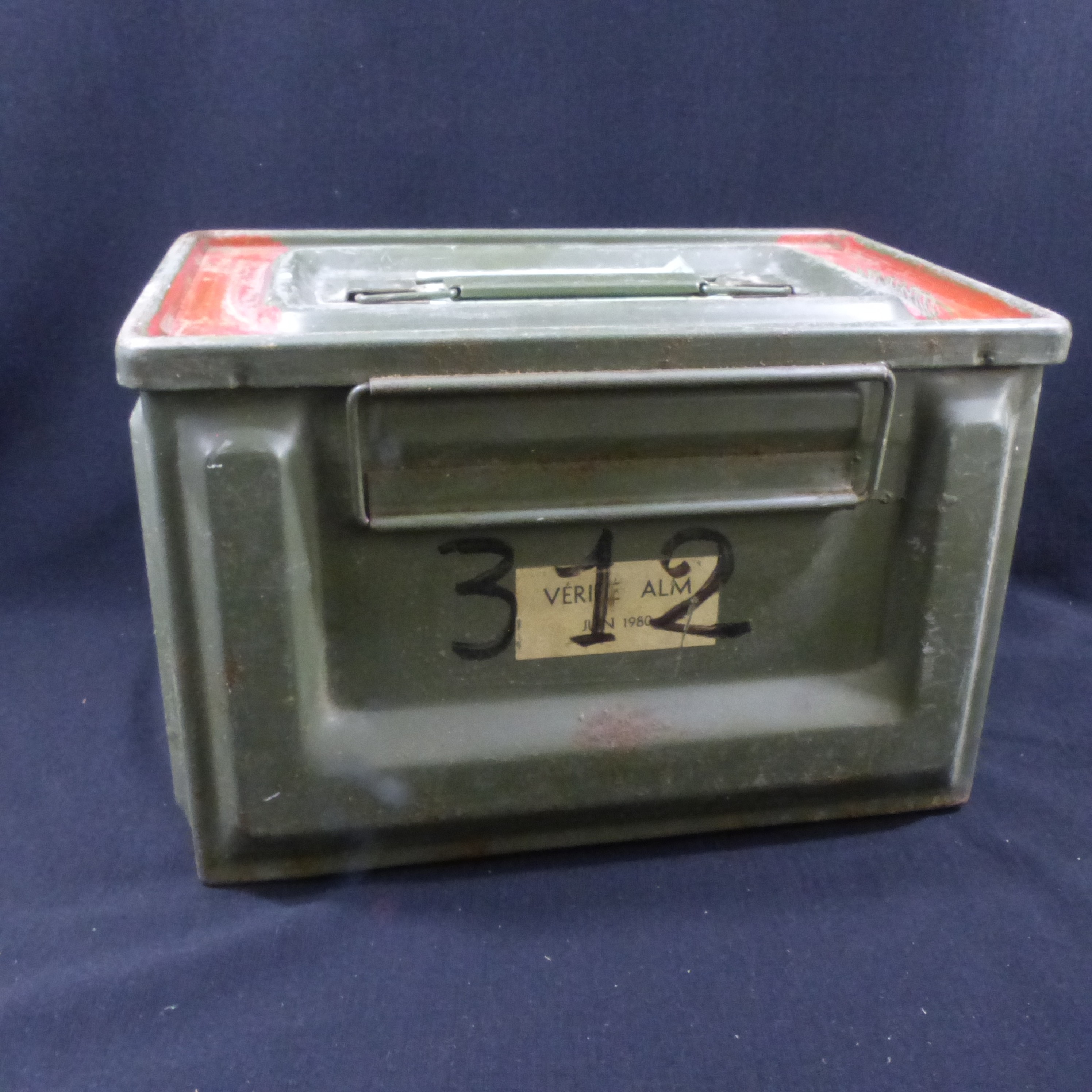 Caisse à munition en métal kaki - Armée Française - Photo 7