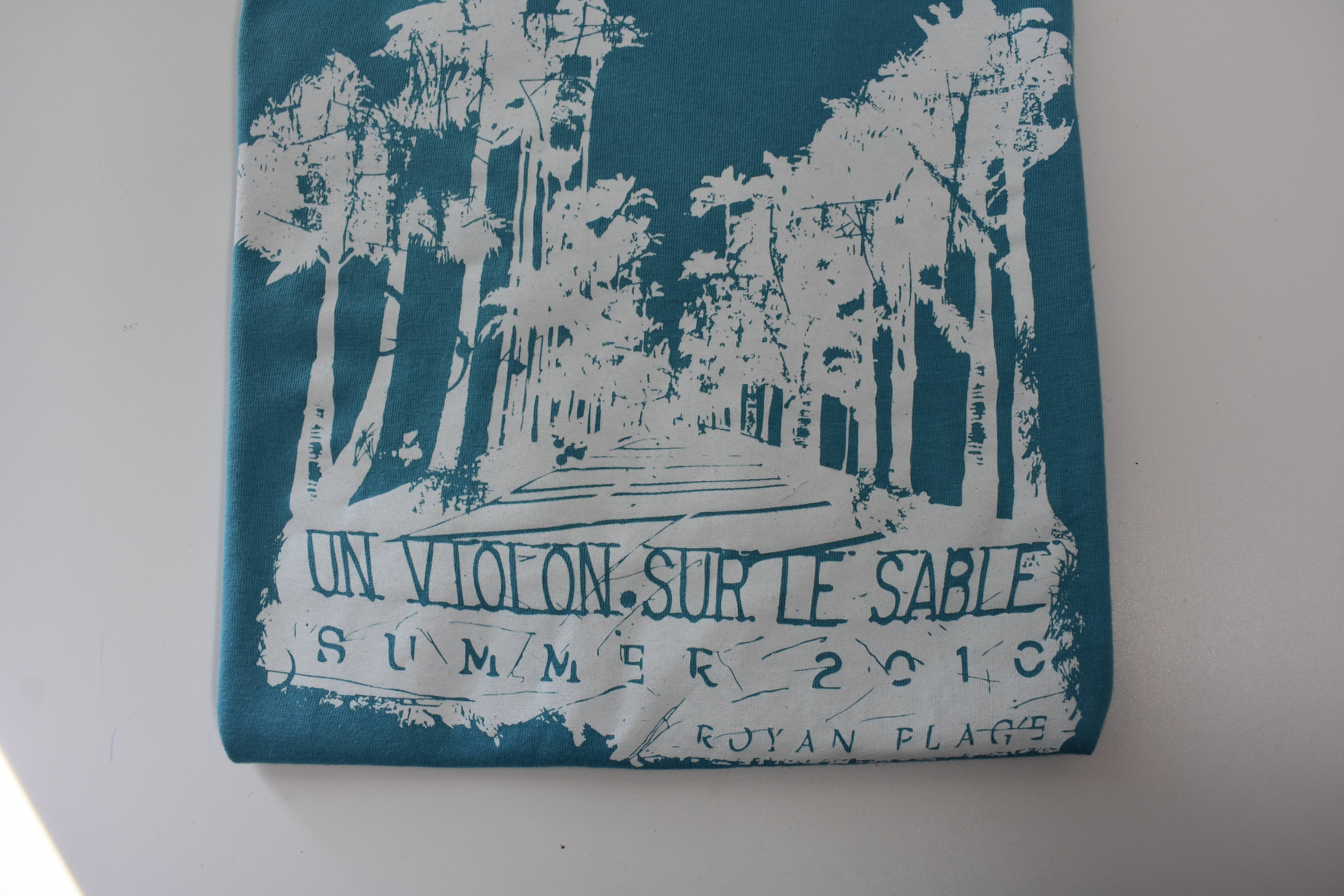 T-Shirt Collector Turquoise et blanc "femme" Un VIOLON SUR LE SABLE-SUMMER 2010, Royan Plage, taille XL.  - Vue 5 - 