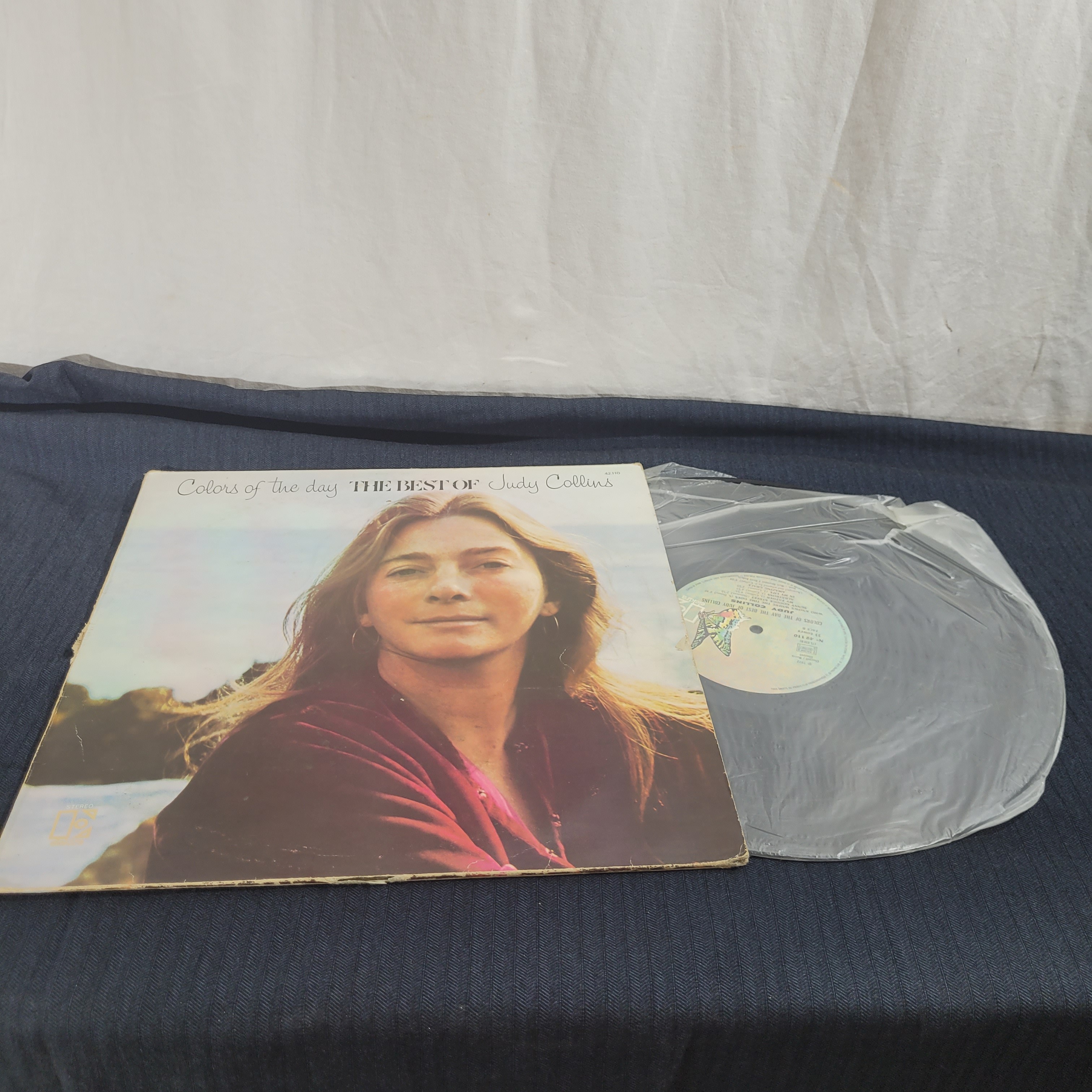 Voir photo 2 de Vinyle 33T - Judy Collins : Colors of the Day (The Best of) Vinyle 33T - Judy Collins : Colors of the Day (The Best of) État correct - Vue 2 -