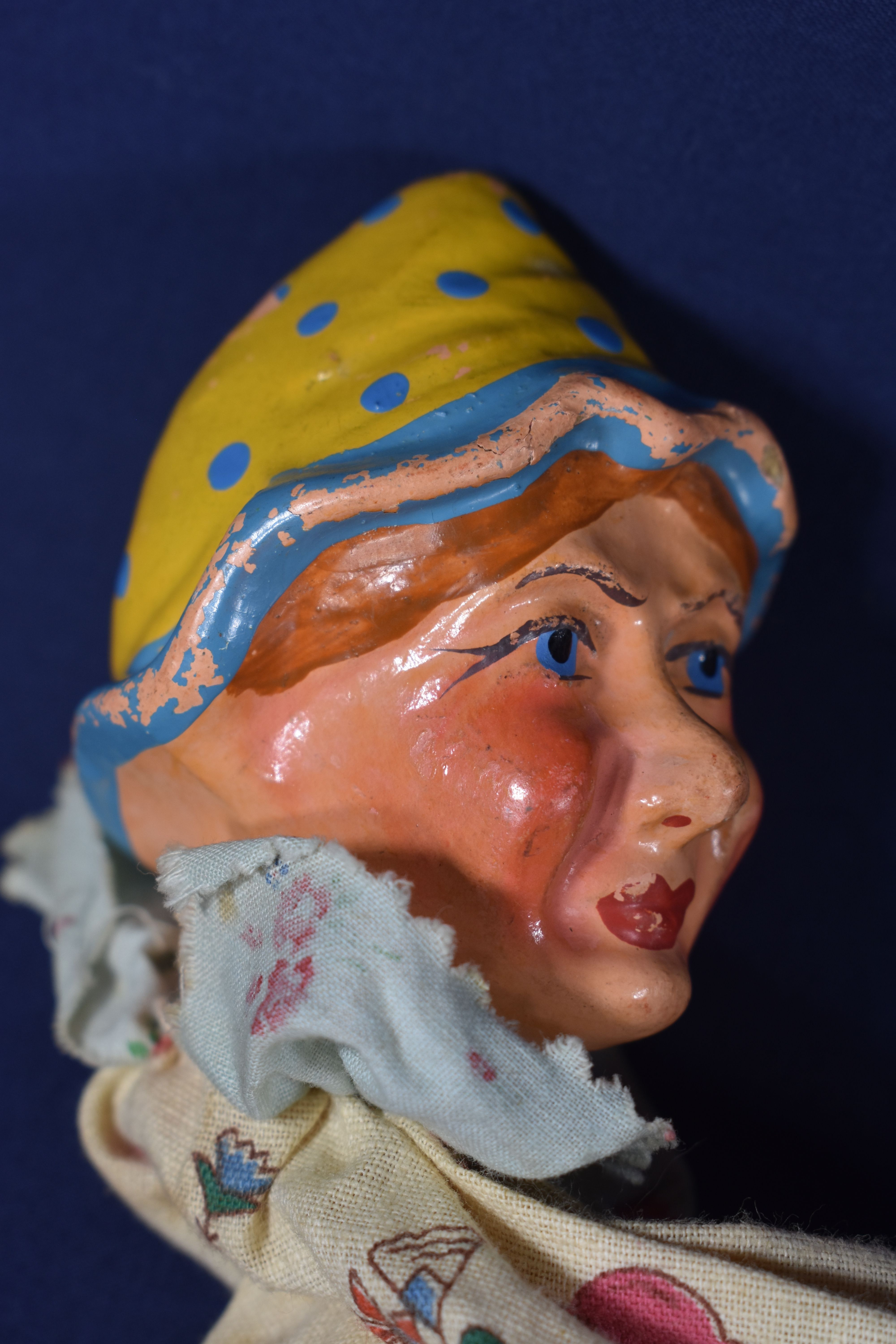 Marionnette de tête en bois modèle grand-mère pour théâtre classique