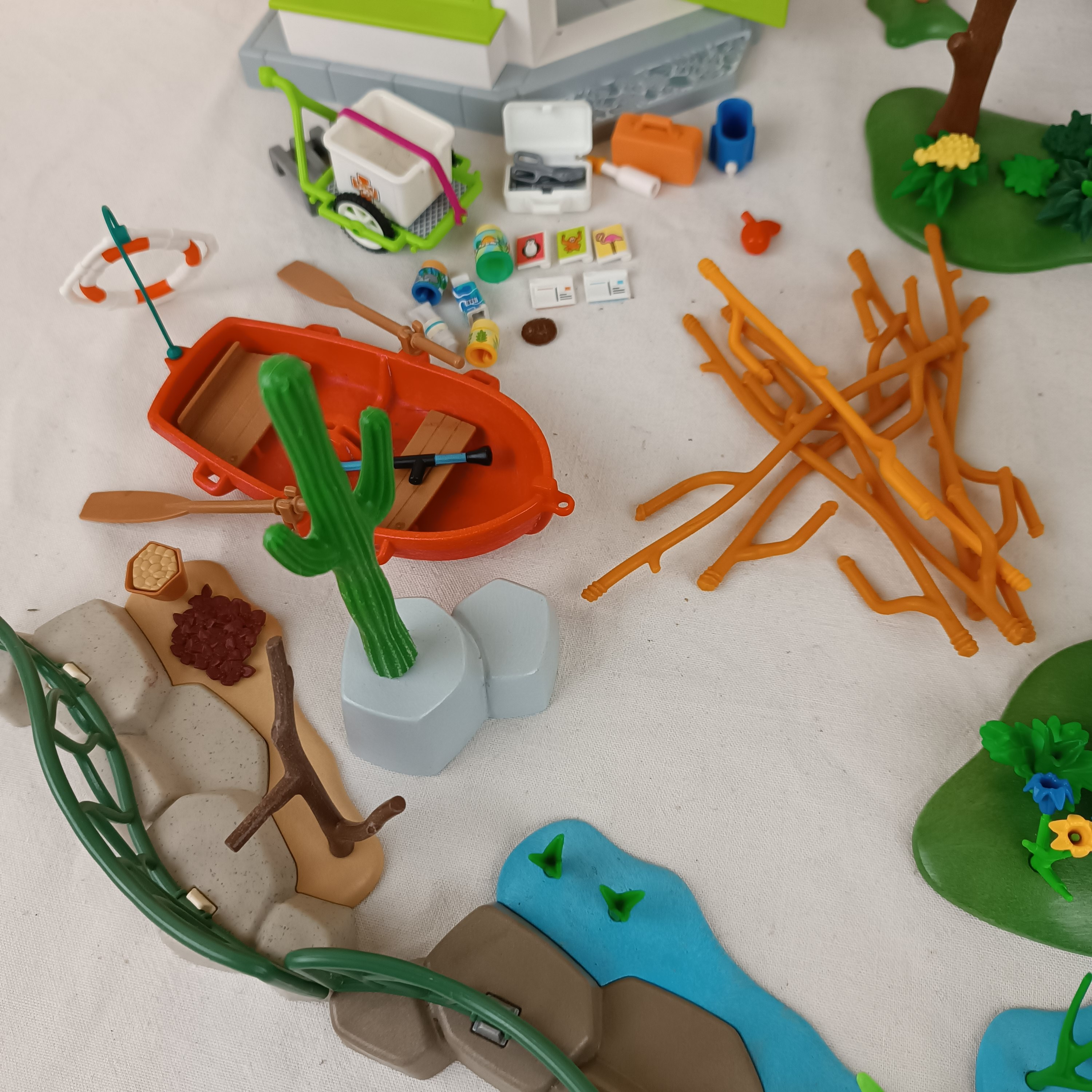 Ensemble Playmobil Zoo, Parc animalier et autres extensions : 175 animaux, 24 personnages Bon état - Vue 16 - 