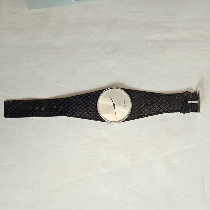 Voir photo 19 de Montre quartz femme "Calvin Klein" d'occasion Montre quartz femme "Calvin Klein" d'occasion État correct - Vue 19 -