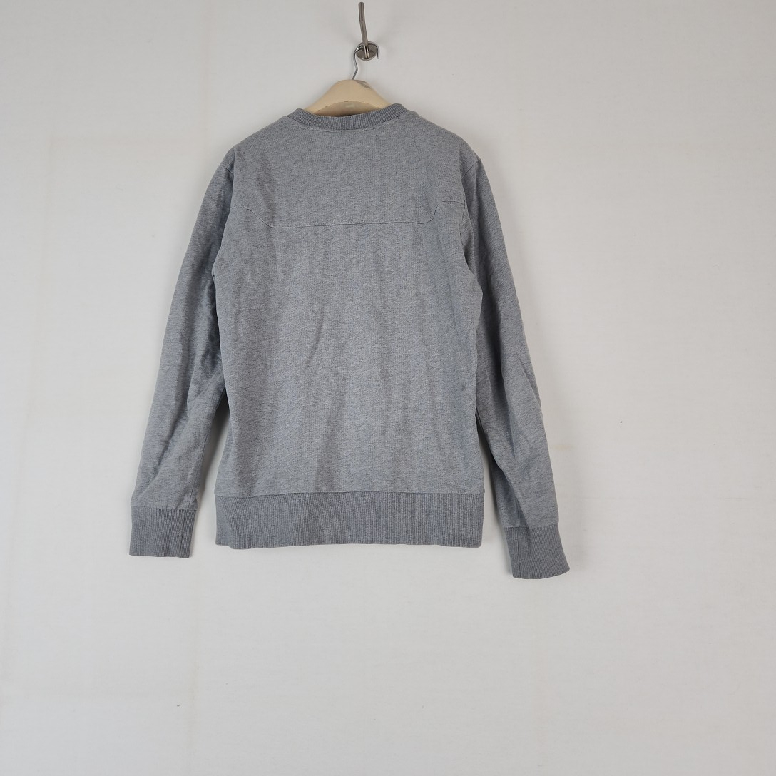 Voir photo 3 de Hugo Boss - Pull gris - Taille 43/44 (estimé) mesures Poitrine= 48 cm Longueur 66 cm Hugo Boss - Pull gris - Taille 43/44 (estimé) mesures Poitrine= 48 cm Longueur 66 cm Bon état - Vue 3 -