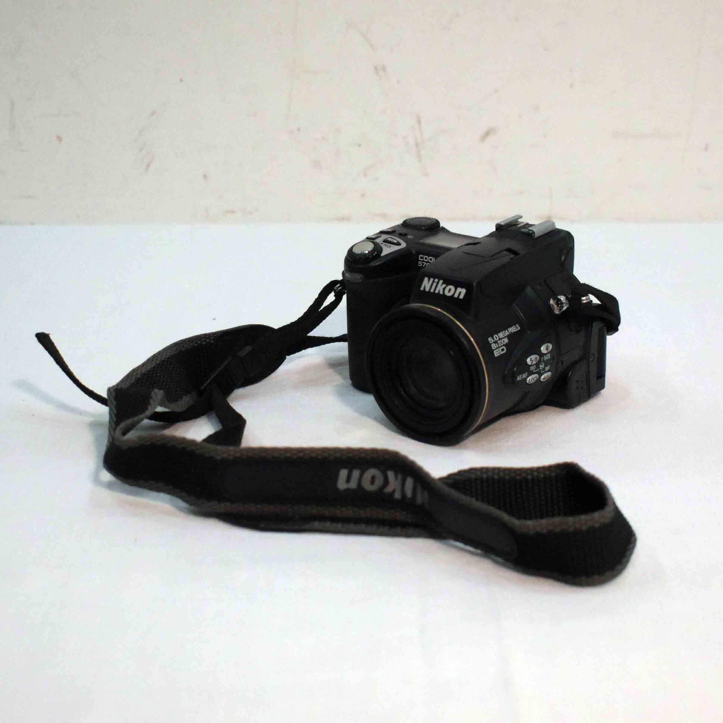 Nikon™ Coolpix 5700 - Appareil Photo Bridge Numérique - Photo 2